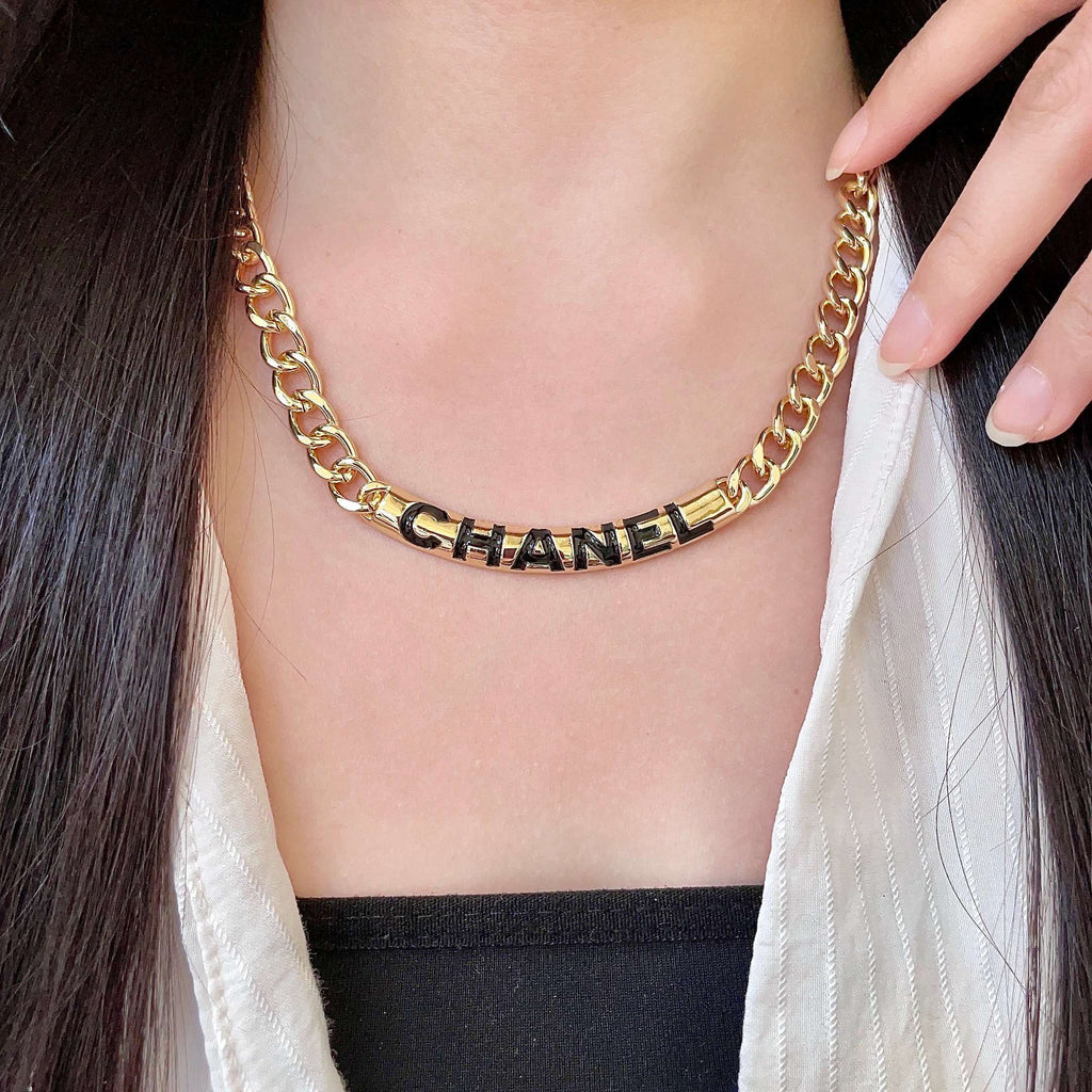 CHANEL 26S CHANEL BLACK LETTER LOGO CHAIN NECKLACE IN GOLD METAL 630061
