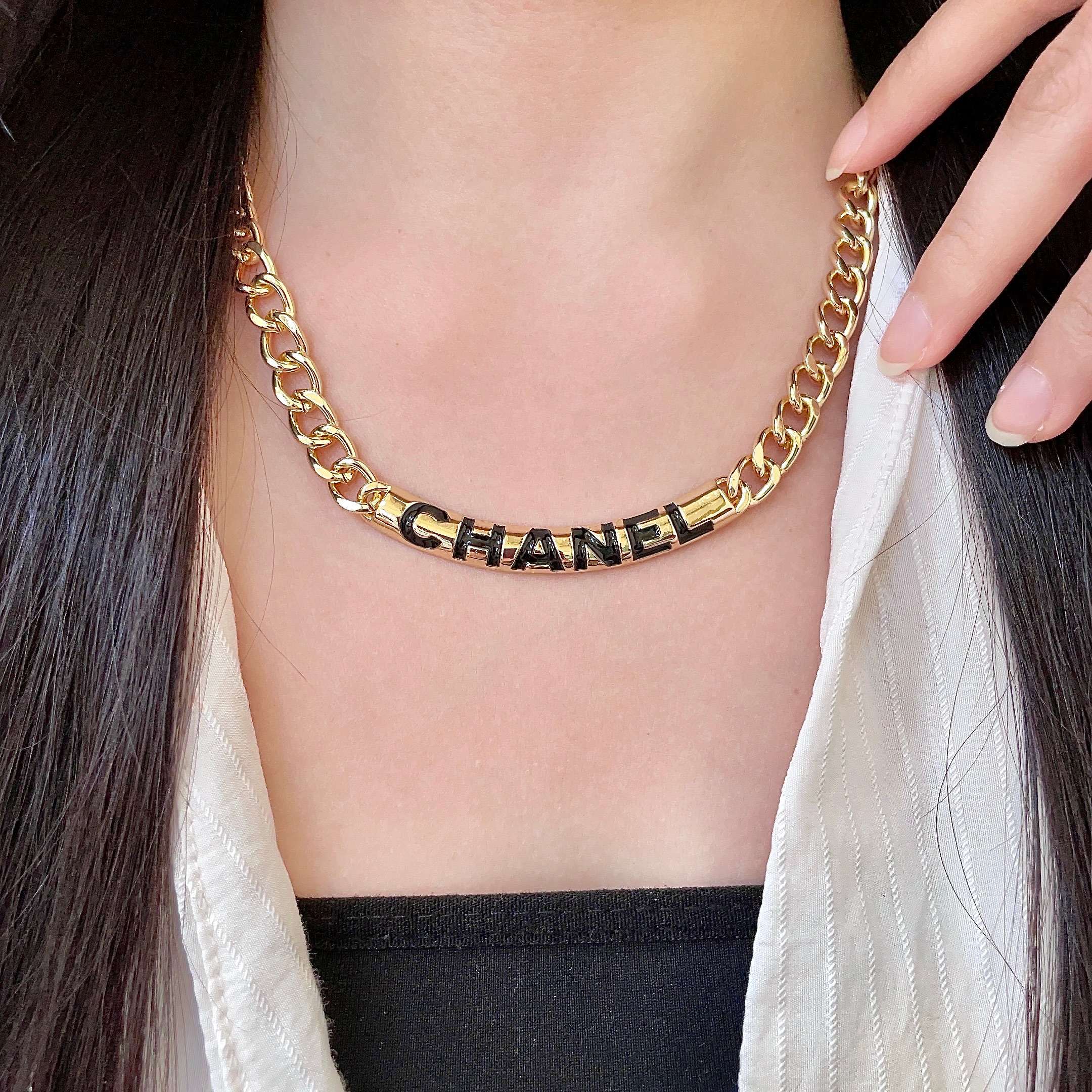 CHANEL 26S CHANEL BLACK LETTER LOGO CHAIN NECKLACE IN GOLD METAL 630061