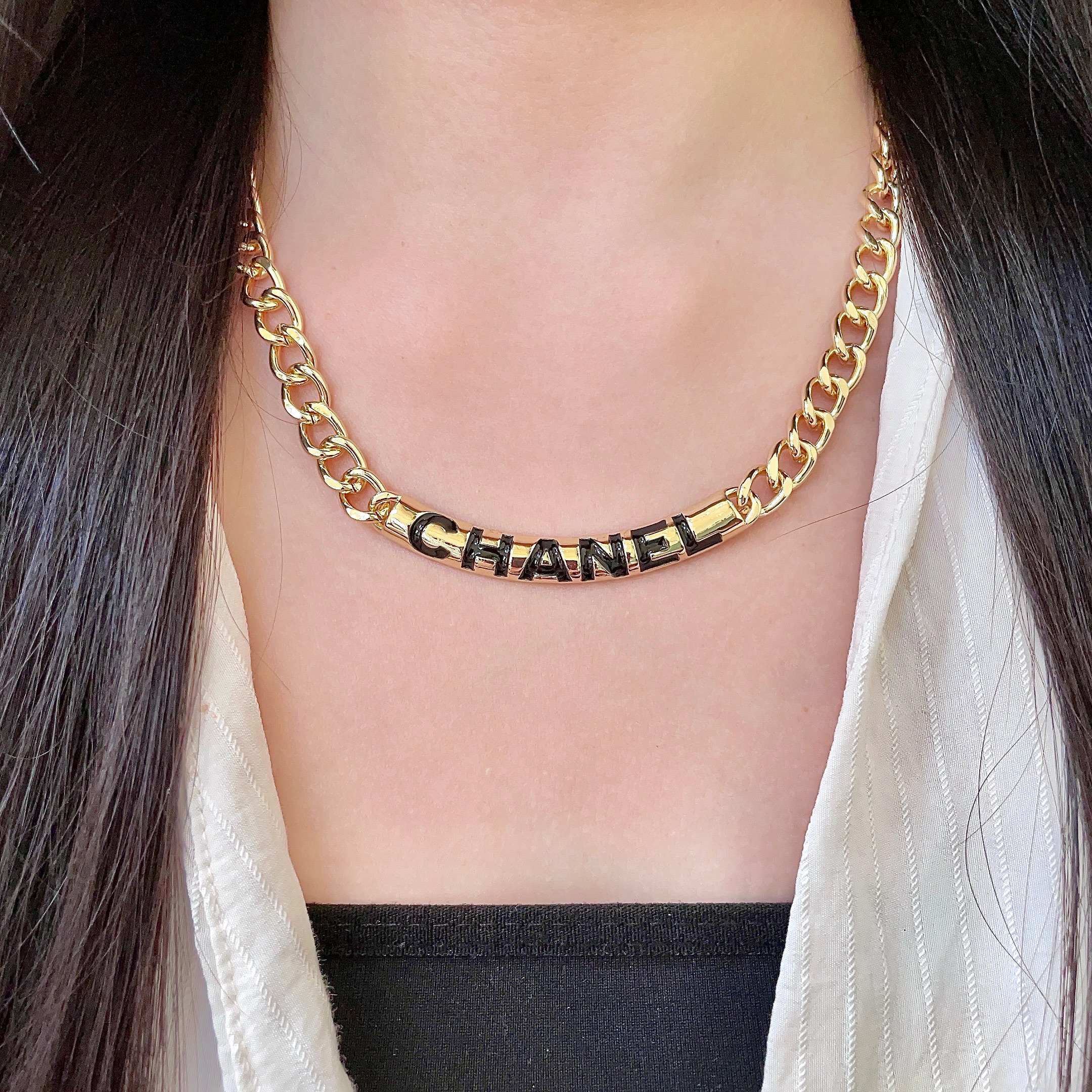 CHANEL 26S CHANEL BLACK LETTER LOGO CHAIN NECKLACE IN GOLD METAL 630061