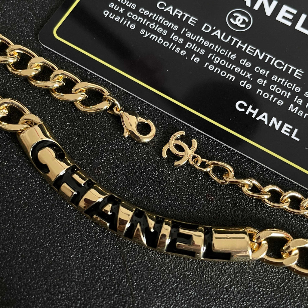 CHANEL 26S CHANEL BLACK LETTER LOGO CHAIN NECKLACE IN GOLD METAL 630061