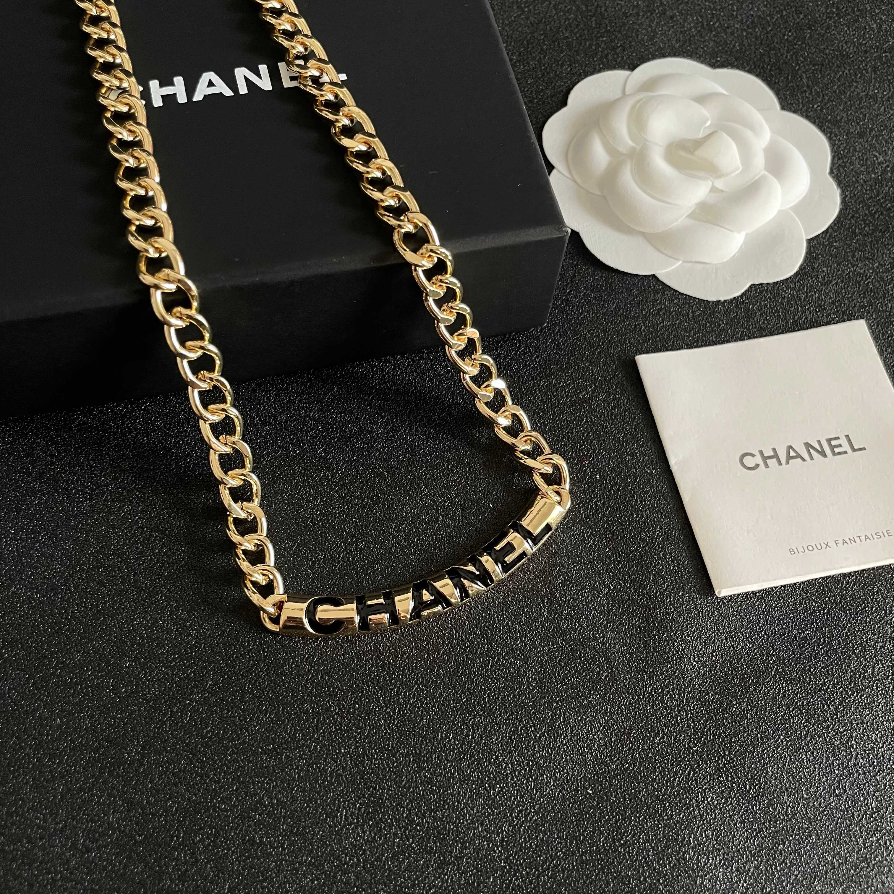 CHANEL 26S CHANEL BLACK LETTER LOGO CHAIN NECKLACE IN GOLD METAL 630061
