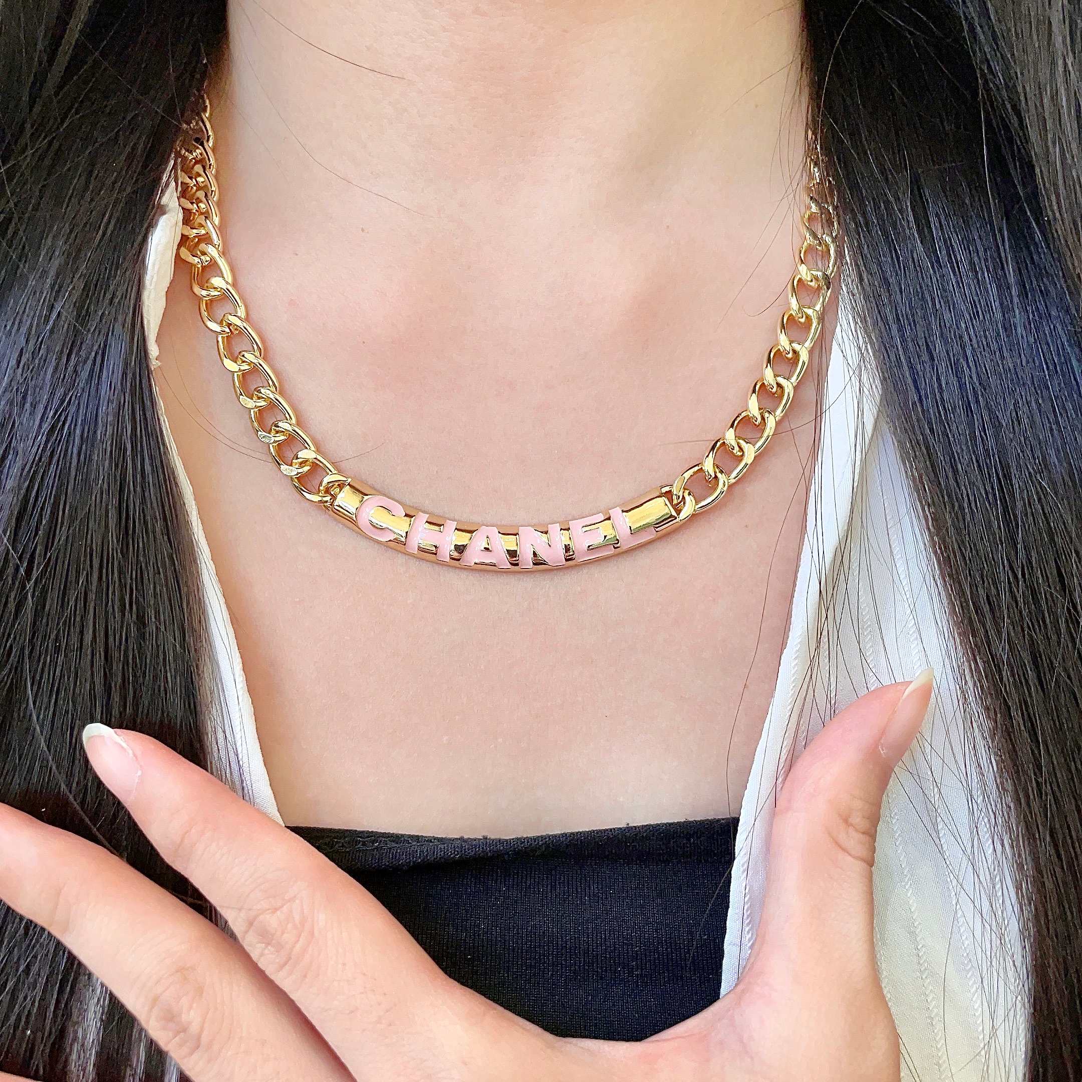 CHANEL 26S CHANEL LETTER LOGO ENAMEL CHAIN NECKLACE IN GOLD METAL WITH CC CHARM 630062