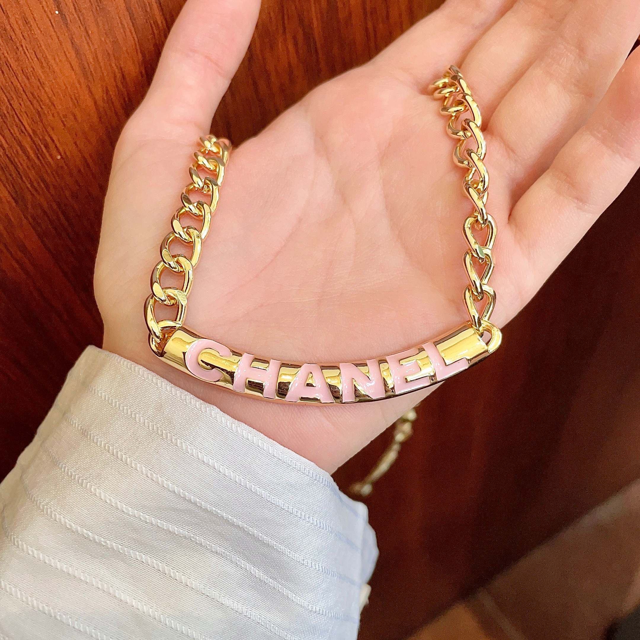 CHANEL 26S CHANEL LETTER LOGO ENAMEL CHAIN NECKLACE IN GOLD METAL WITH CC CHARM 630062