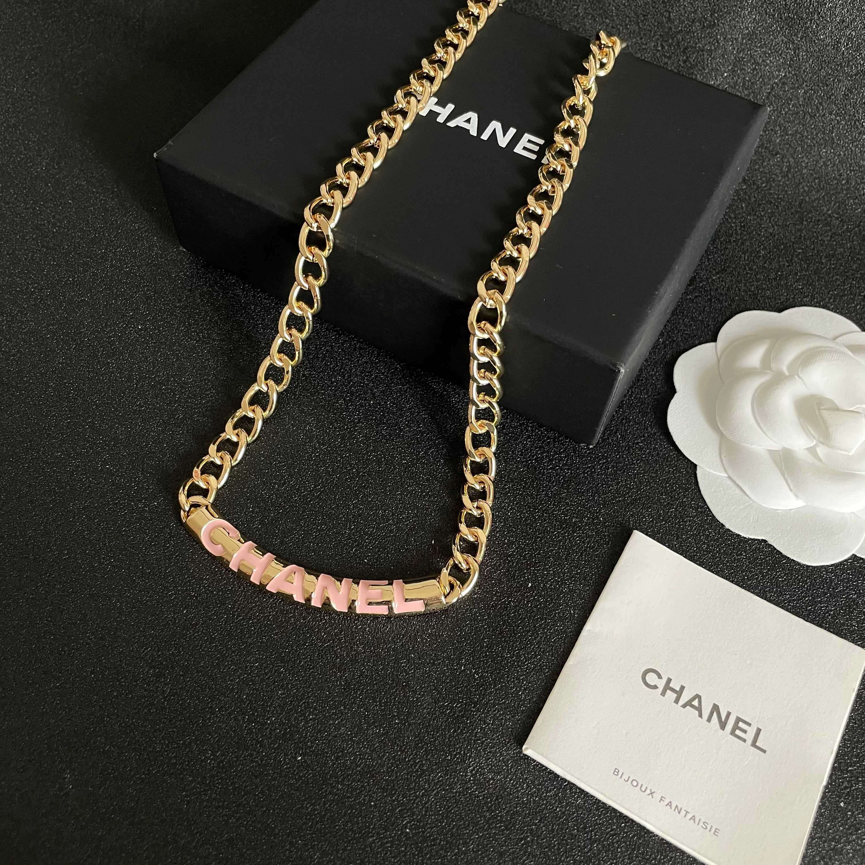 CHANEL 26S CHANEL LETTER LOGO ENAMEL CHAIN NECKLACE IN GOLD METAL WITH CC CHARM 630062