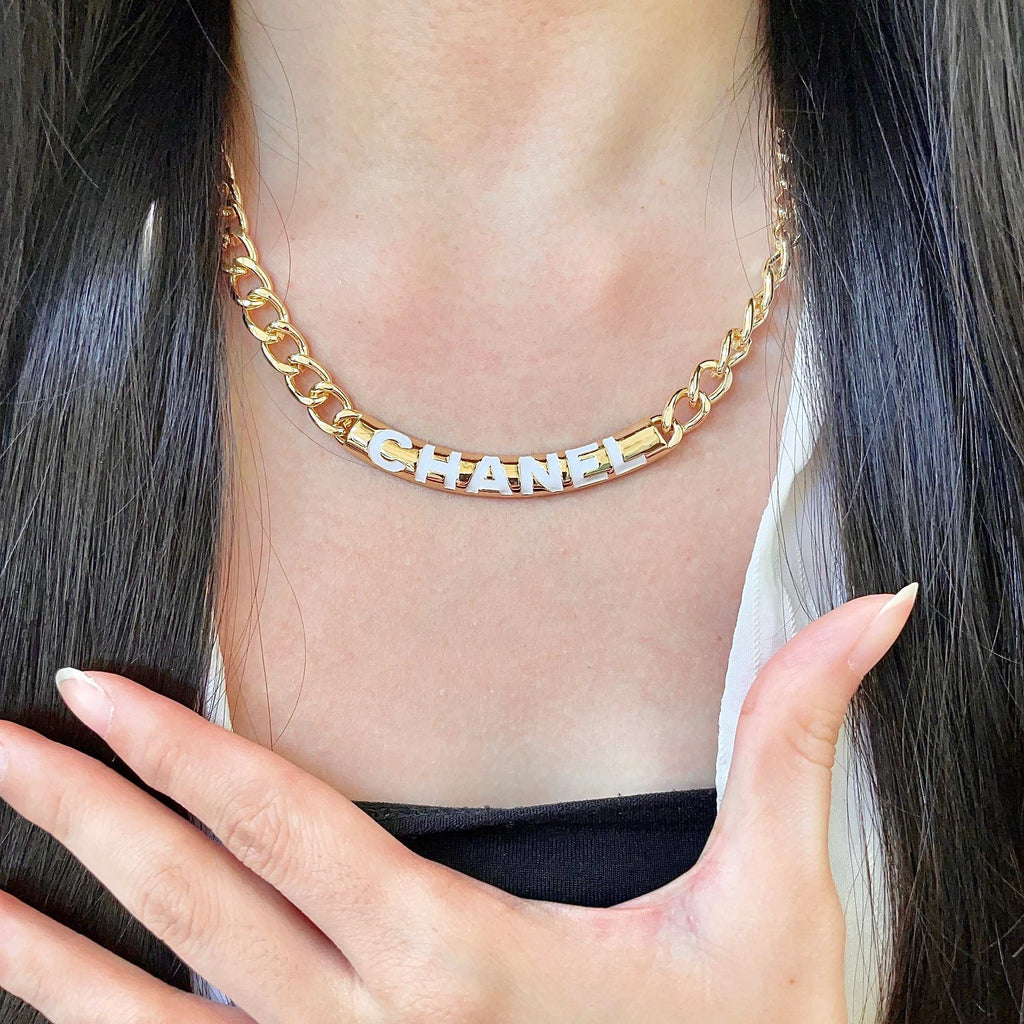 CHANEL 26S CHANEL LETTER LOGO CHAIN NECKLACE IN GOLD METAL WITH CC CHARM 630063