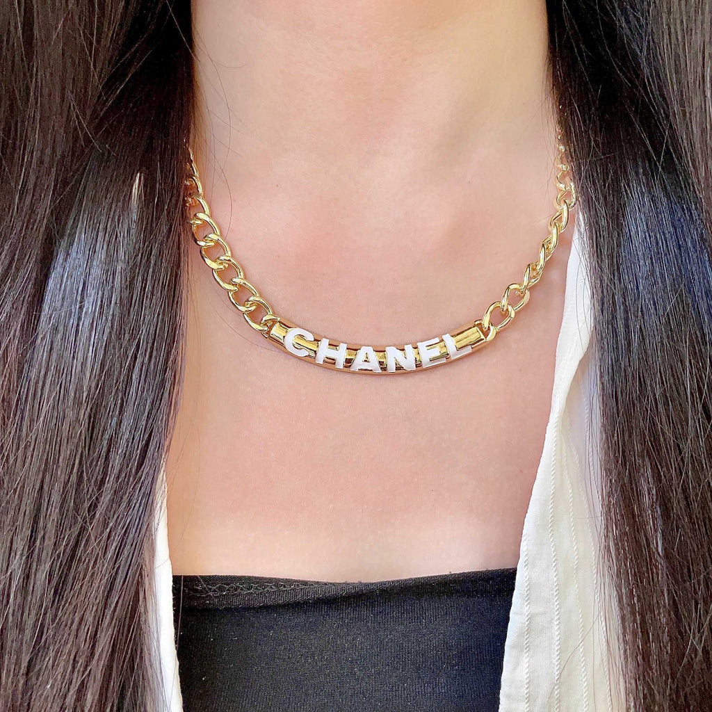 CHANEL 26S CHANEL LETTER LOGO CHAIN NECKLACE IN GOLD METAL WITH CC CHARM 630063