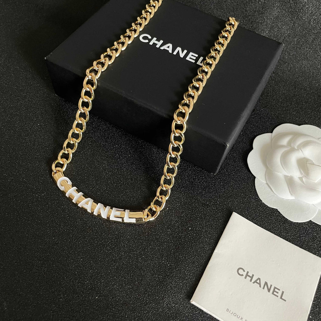 CHANEL 26S CHANEL LETTER LOGO CHAIN NECKLACE IN GOLD METAL WITH CC CHARM 630063