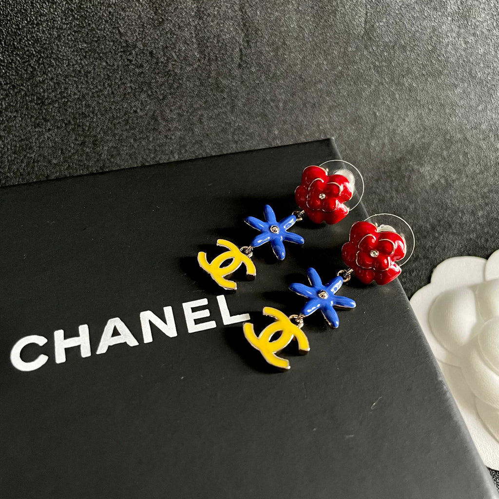 CHANEL 26S DOUBLE C LOGO MULTICOLOR FLORAL & STAR DROP EARRINGS IN GOLD METAL 630065