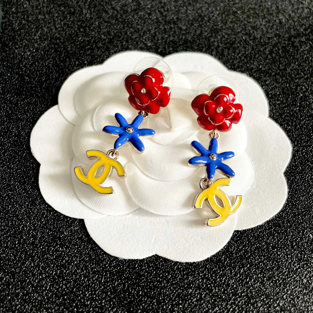 CHANEL 26S DOUBLE C LOGO MULTICOLOR FLORAL & STAR DROP EARRINGS IN GOLD METAL 630065