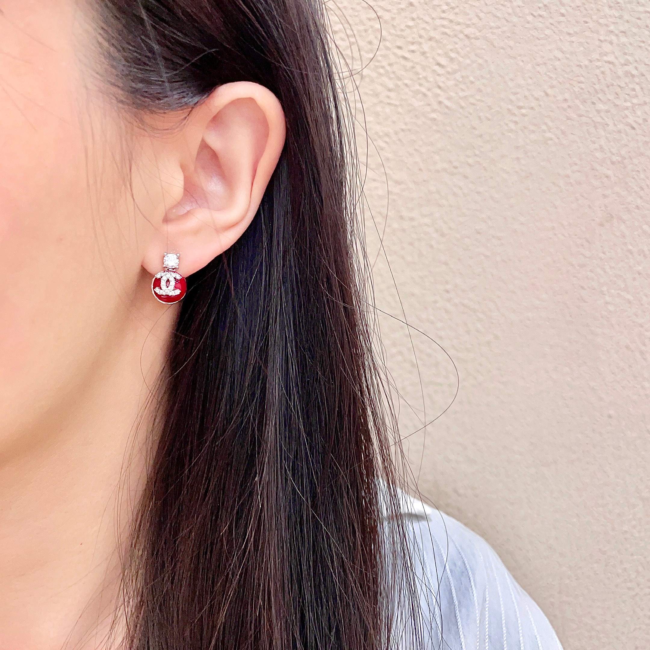 CHANEL 26S DOUBLE C LOGO RED ENAMEL CRYSTAL DROP STUD EARRINGS IN SILVER METAL 630074