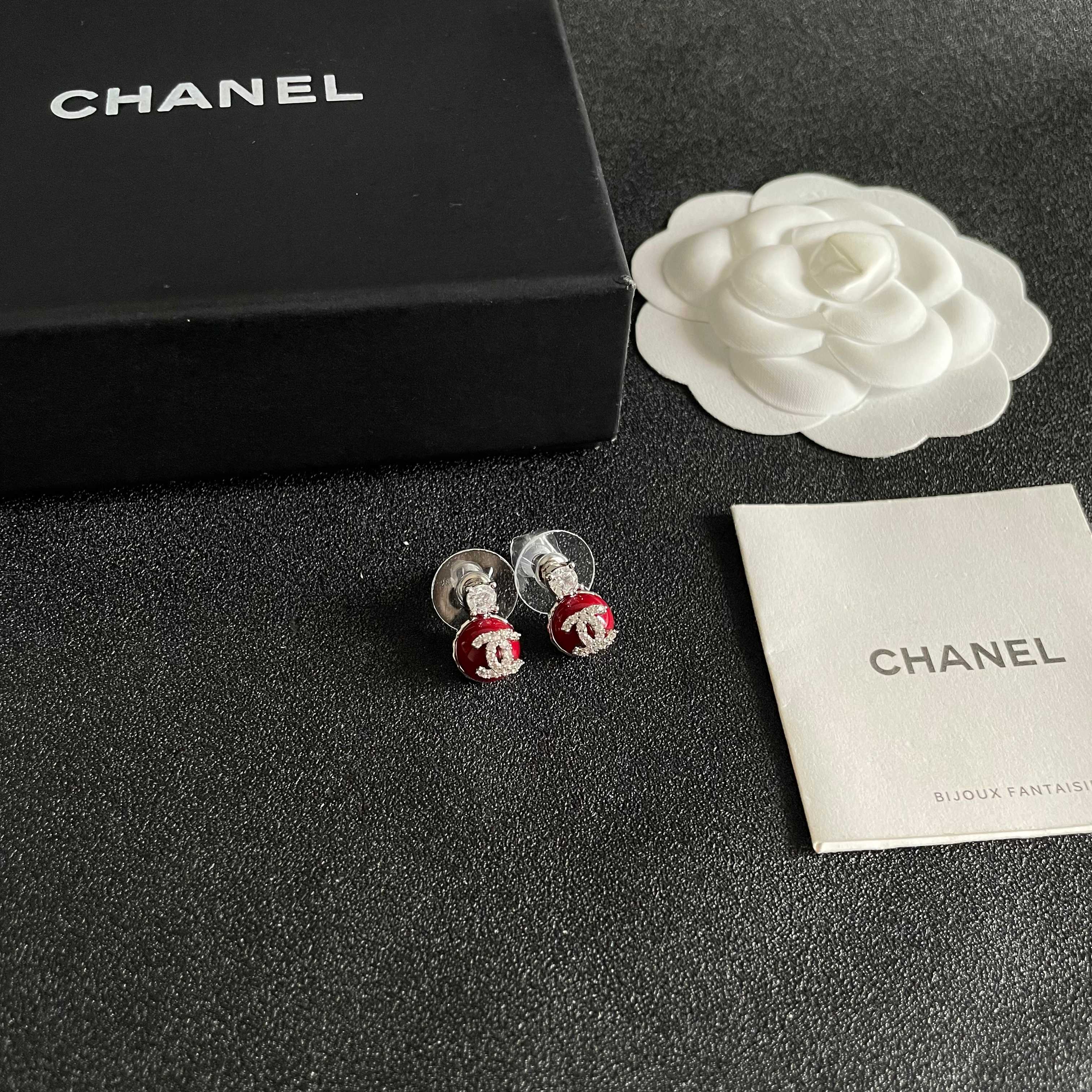 CHANEL 26S DOUBLE C LOGO RED ENAMEL CRYSTAL DROP STUD EARRINGS IN SILVER METAL 630074