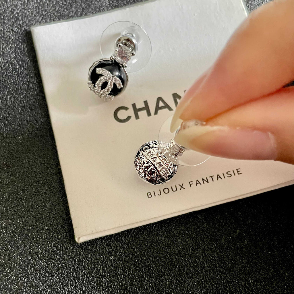 CHANEL 26S DOUBLE C LOGO BLACK ENAMEL CRYSTAL DROP STUD EARRINGS IN SILVER METAL 630075