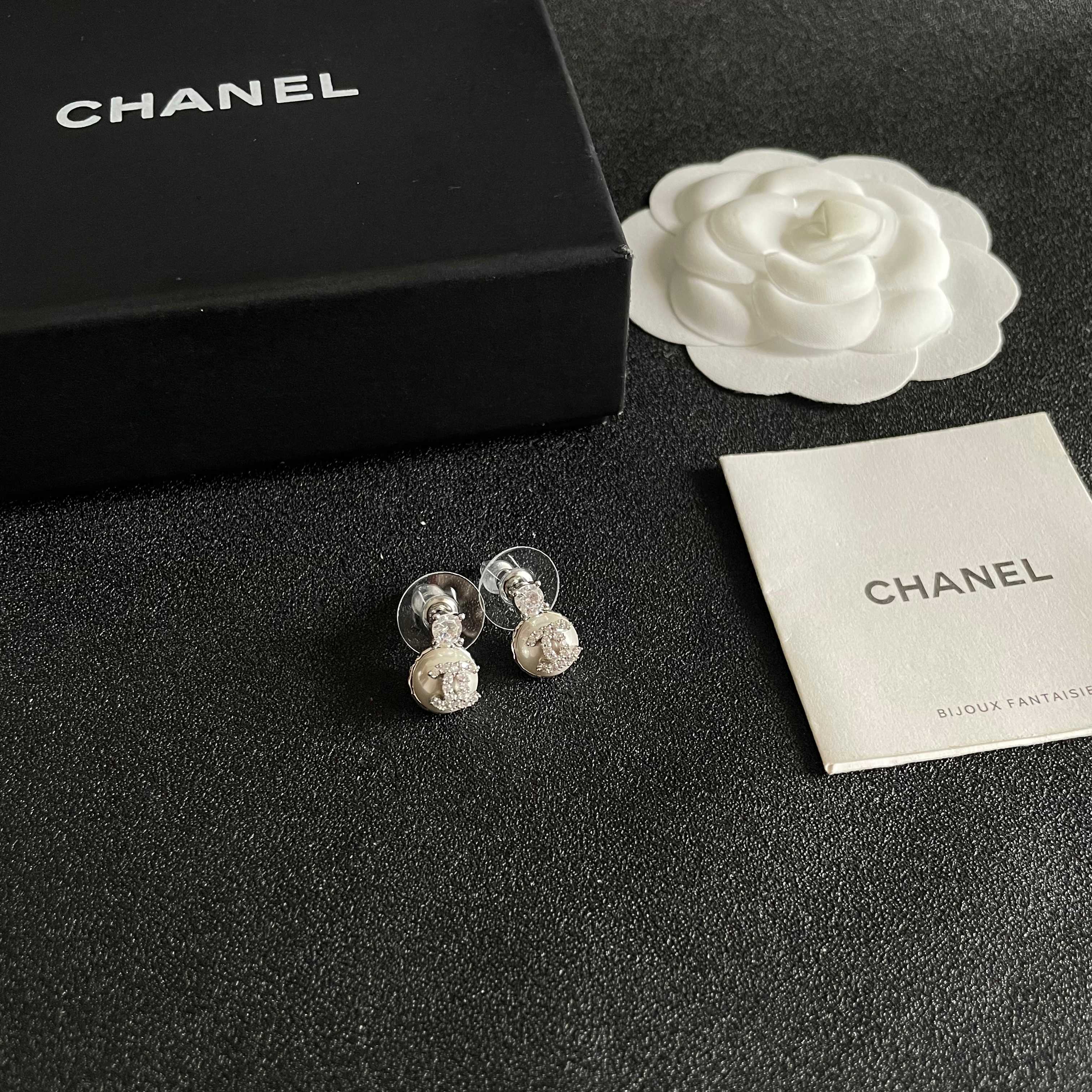 CHANEL 26S DOUBLE C ICON CRYSTAL STUD EARRINGS WITH PAVE LOGO DISC IN SILVER METAL 630076