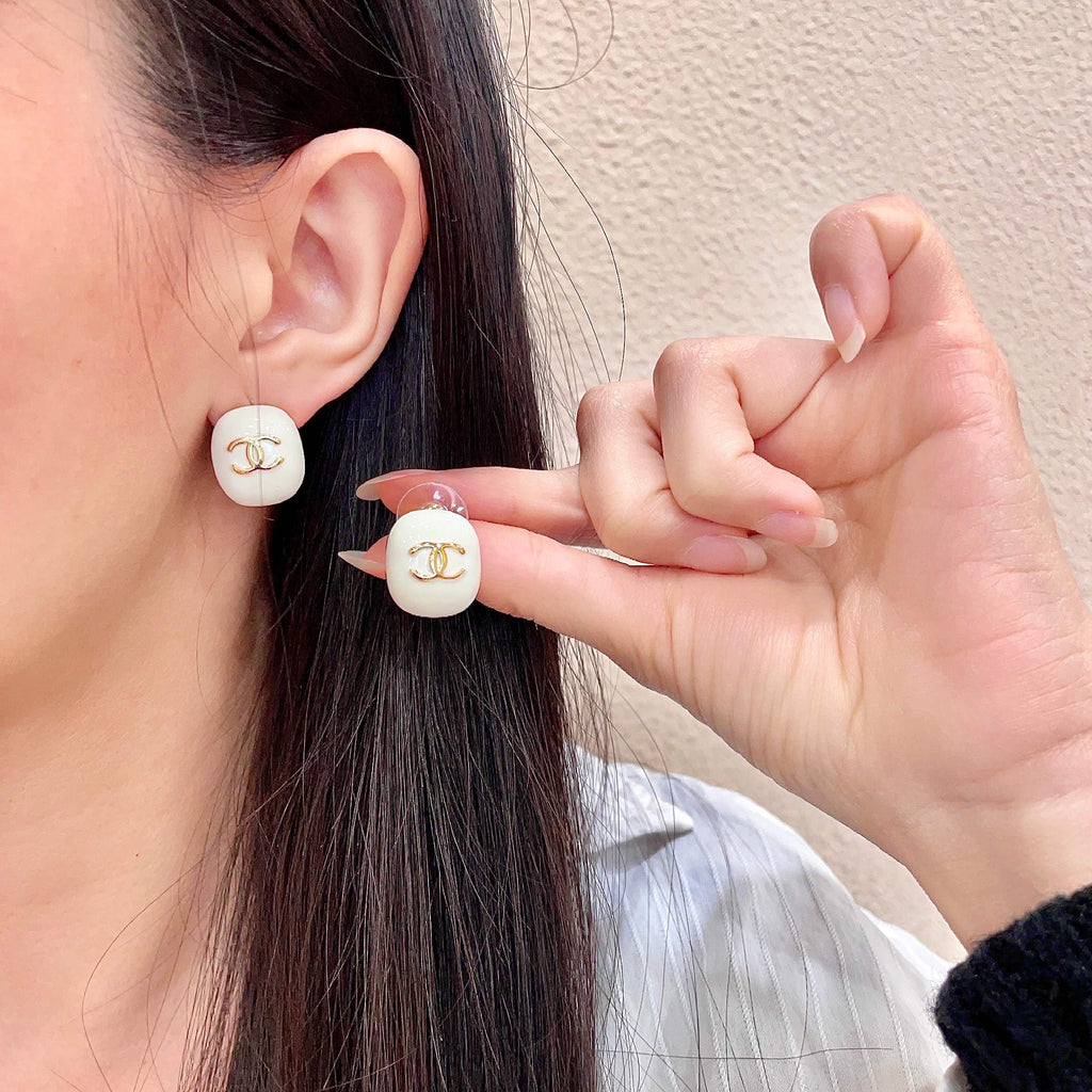 CHANEL 26S DOUBLE C LOGO WHITE ENAMEL OVAL STUD EARRINGS IN GOLD METAL 630078