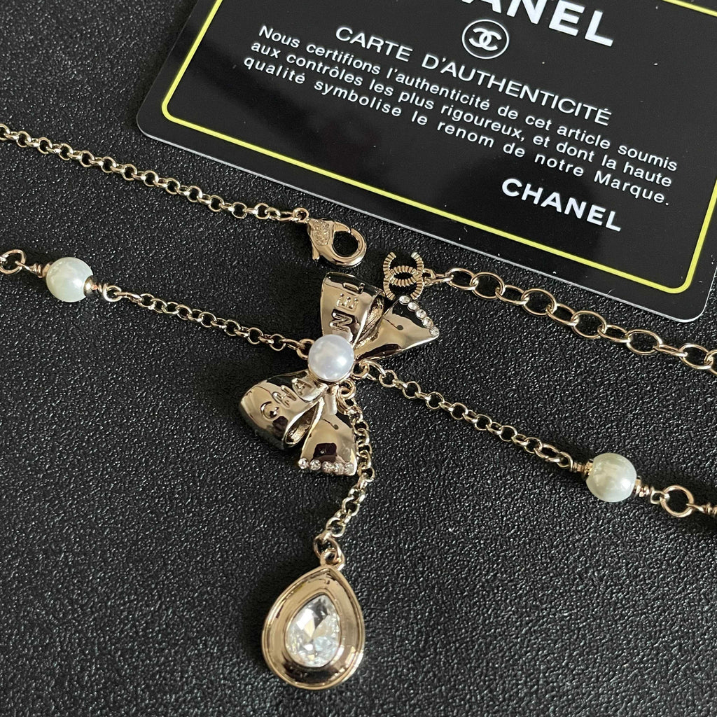 CHANEL 26S DOUBLE C LOGO PEARL LAYERED CHAIN BOW & CRYSTAL DROP NECKLACE IN GOLD METAL 629883