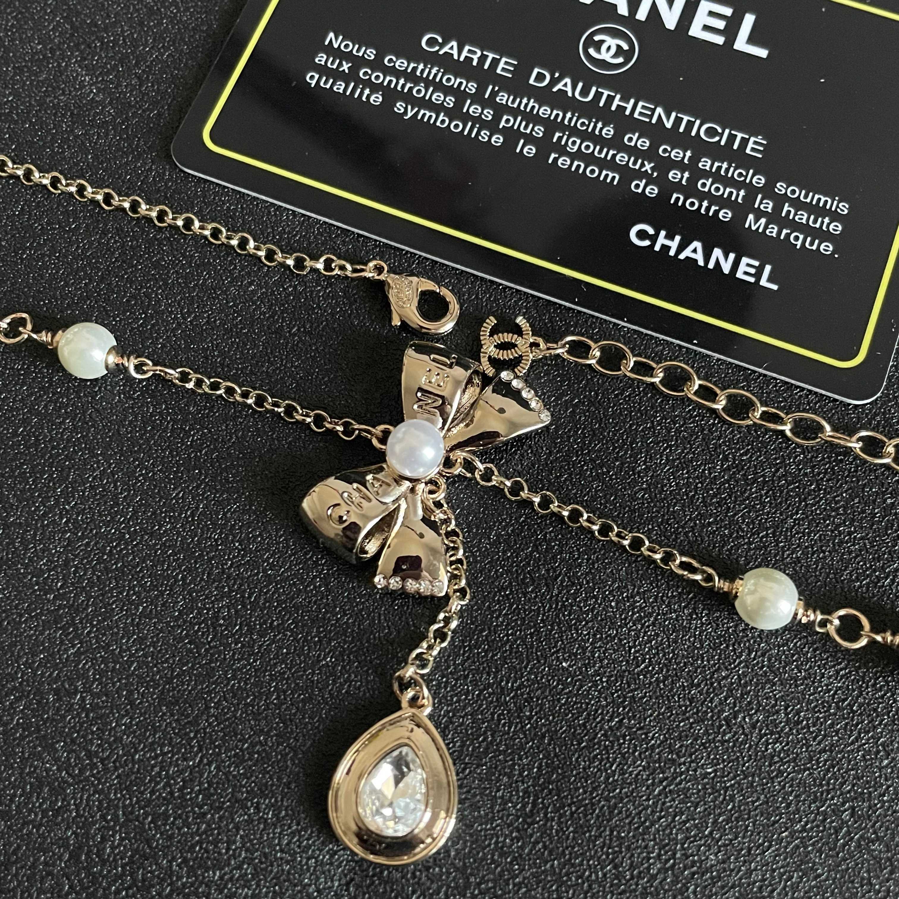 CHANEL 26S DOUBLE C LOGO PEARL LAYERED CHAIN BOW & CRYSTAL DROP NECKLACE IN GOLD METAL 629883
