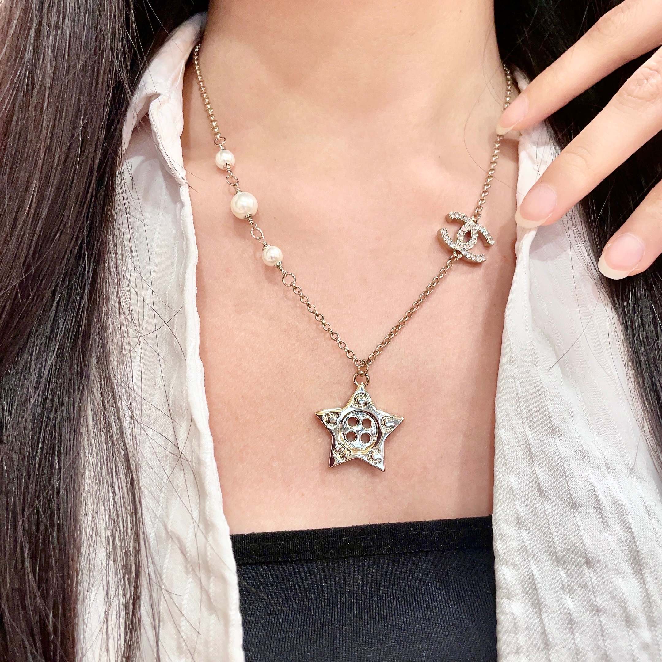 CHANEL 26S DOUBLE C LOGO CRYSTAL & STAR CHARM PEARL CHAIN NECKLACE IN GOLD METAL 629885