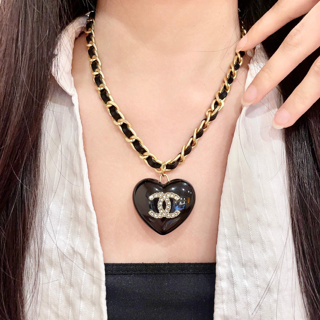 CHANEL 26S DOUBLE C LOGO BLACK HEART PENDANT CHAIN NECKLACE IN GOLD METAL 629886
