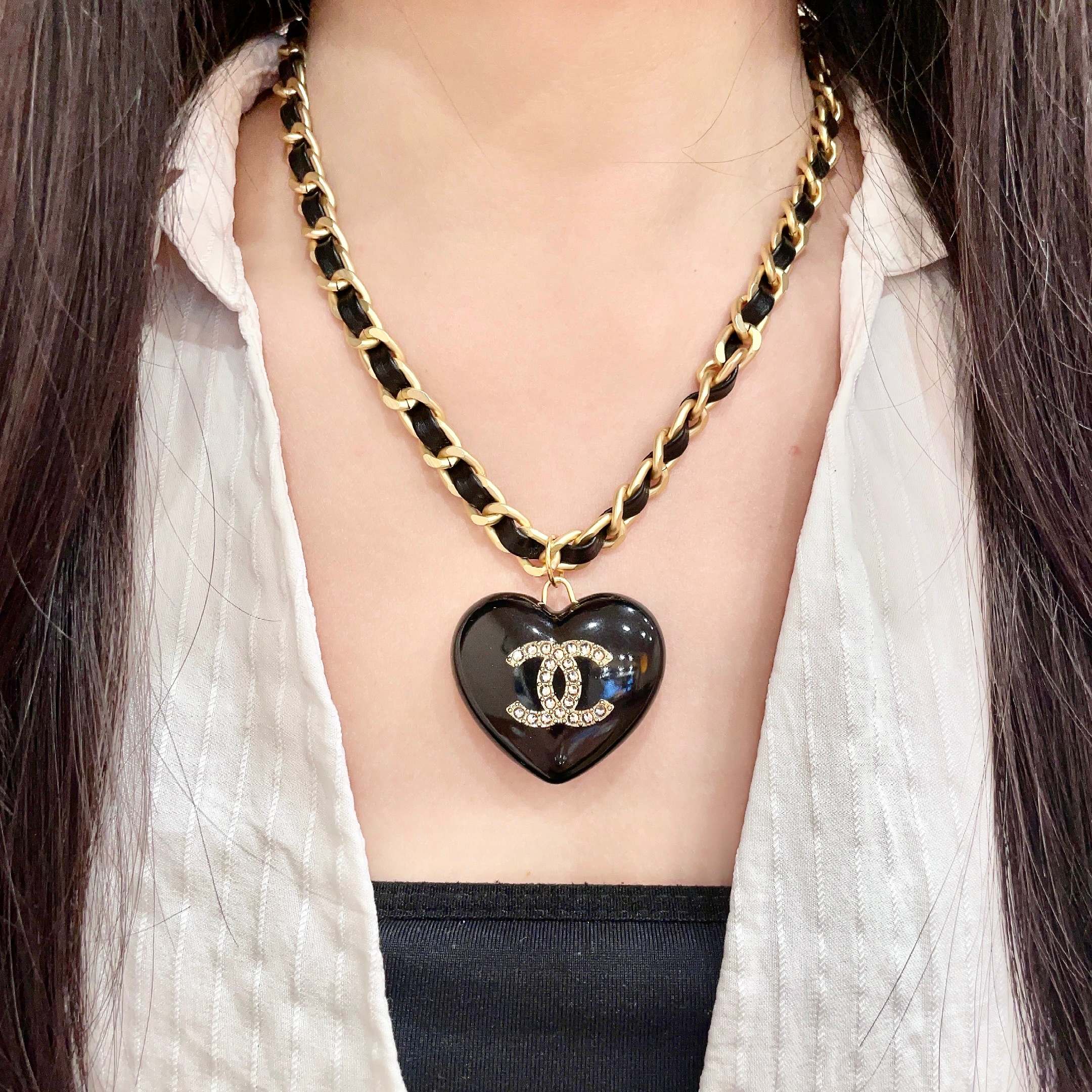 CHANEL 26S DOUBLE C LOGO BLACK HEART PENDANT CHAIN NECKLACE IN GOLD METAL 629886