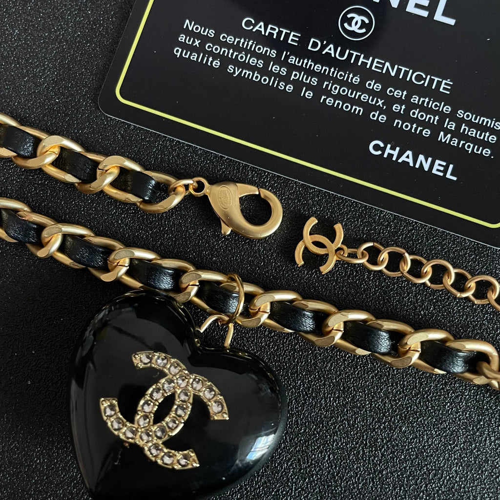 CHANEL 26S DOUBLE C LOGO BLACK HEART PENDANT CHAIN NECKLACE IN GOLD METAL 629886