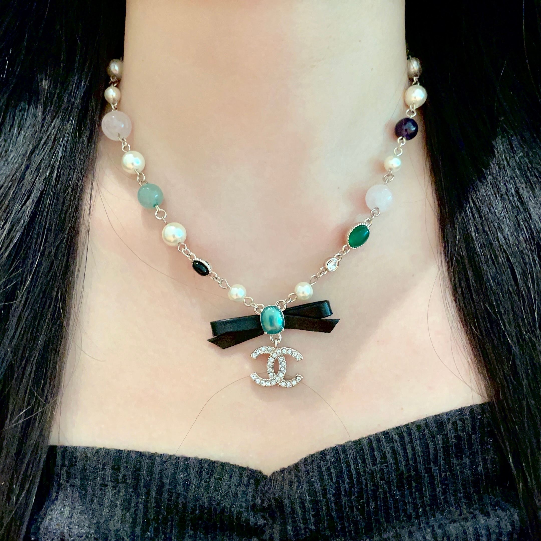 CHANEL 26S DOUBLE C LOGO MULTICOLOR GEMSTONE PEARL CHAIN BRACELET WITH CRYSTAL PENDANT IN GOLD METAL 629888