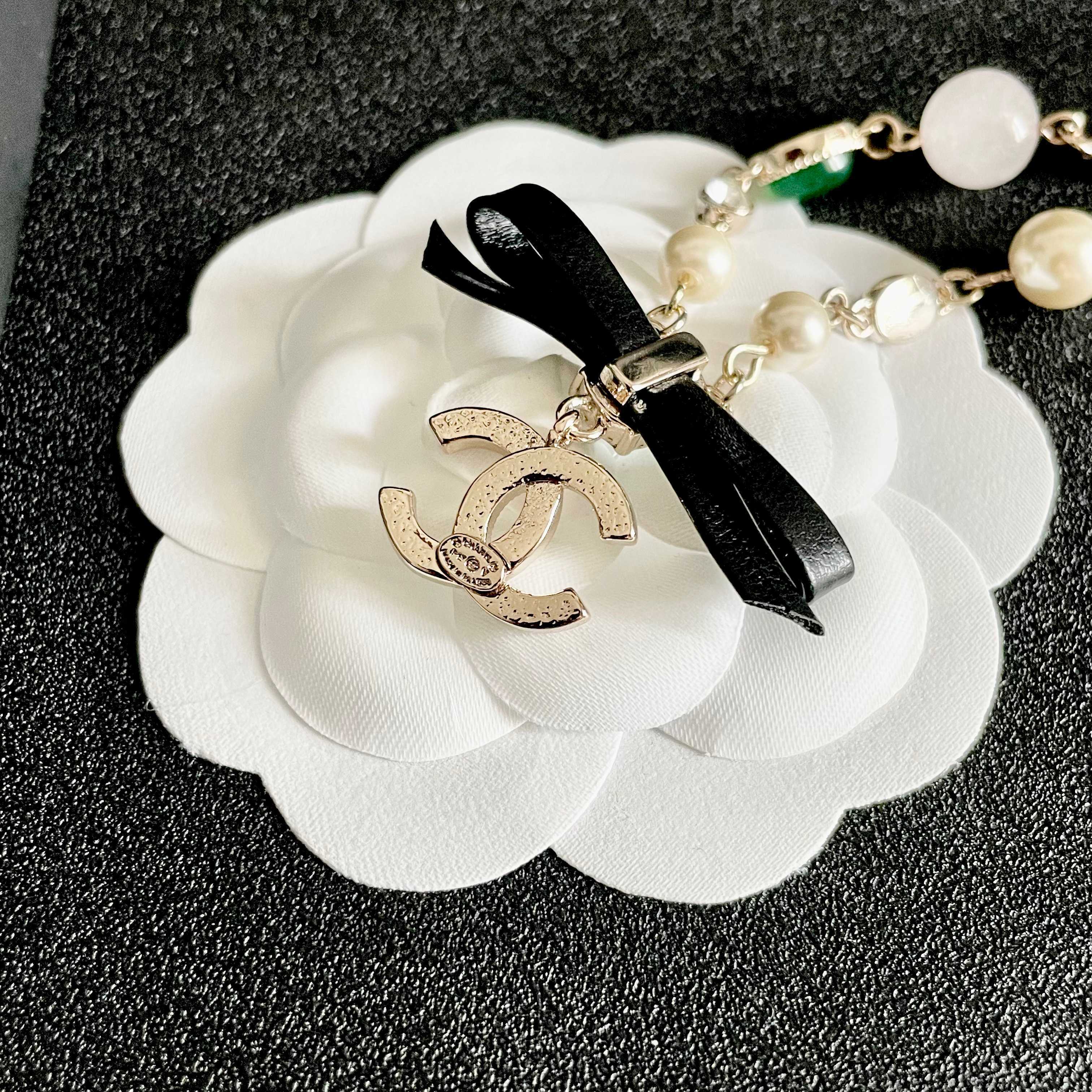 CHANEL 26S DOUBLE C LOGO MULTICOLOR GEMSTONE PEARL CHAIN BRACELET WITH CRYSTAL PENDANT IN GOLD METAL 629888