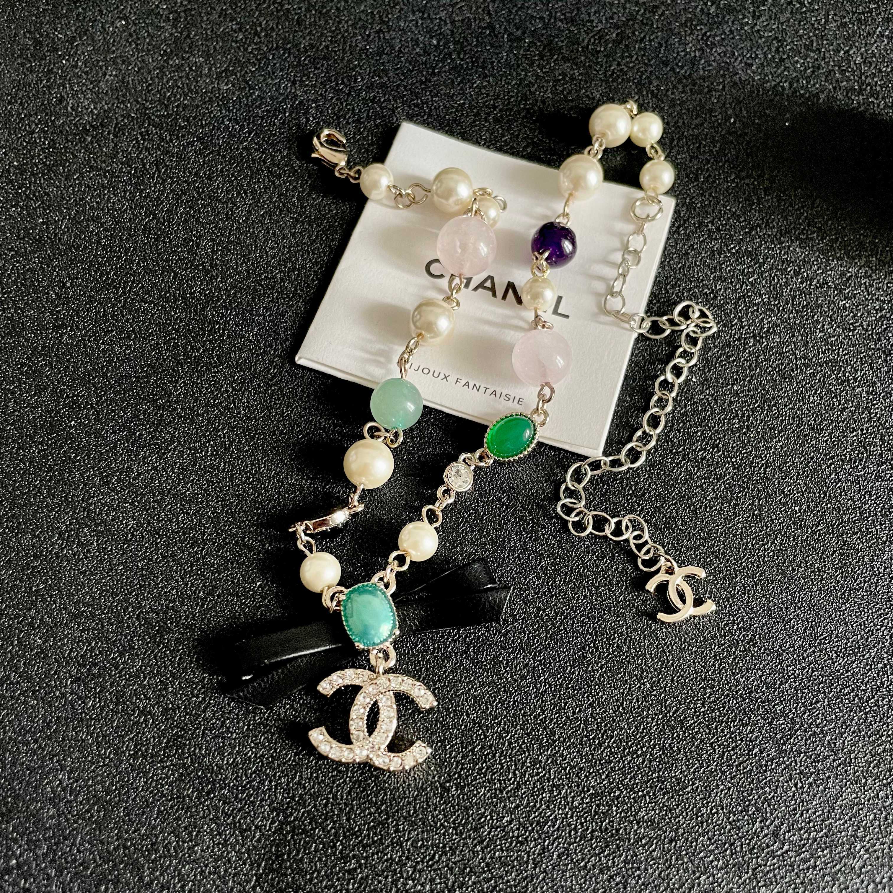 CHANEL 26S DOUBLE C LOGO MULTICOLOR GEMSTONE PEARL CHAIN BRACELET WITH CRYSTAL PENDANT IN GOLD METAL 629888