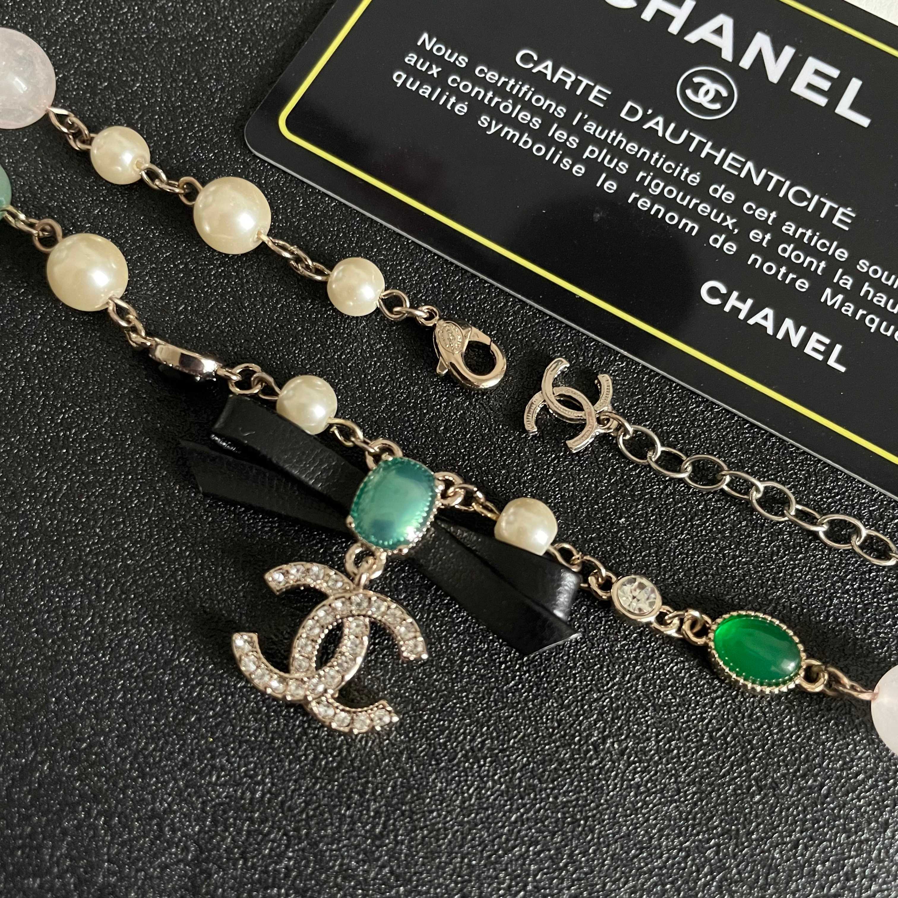 CHANEL 26S DOUBLE C LOGO MULTICOLOR GEMSTONE PEARL CHAIN BRACELET WITH CRYSTAL PENDANT IN GOLD METAL 629888