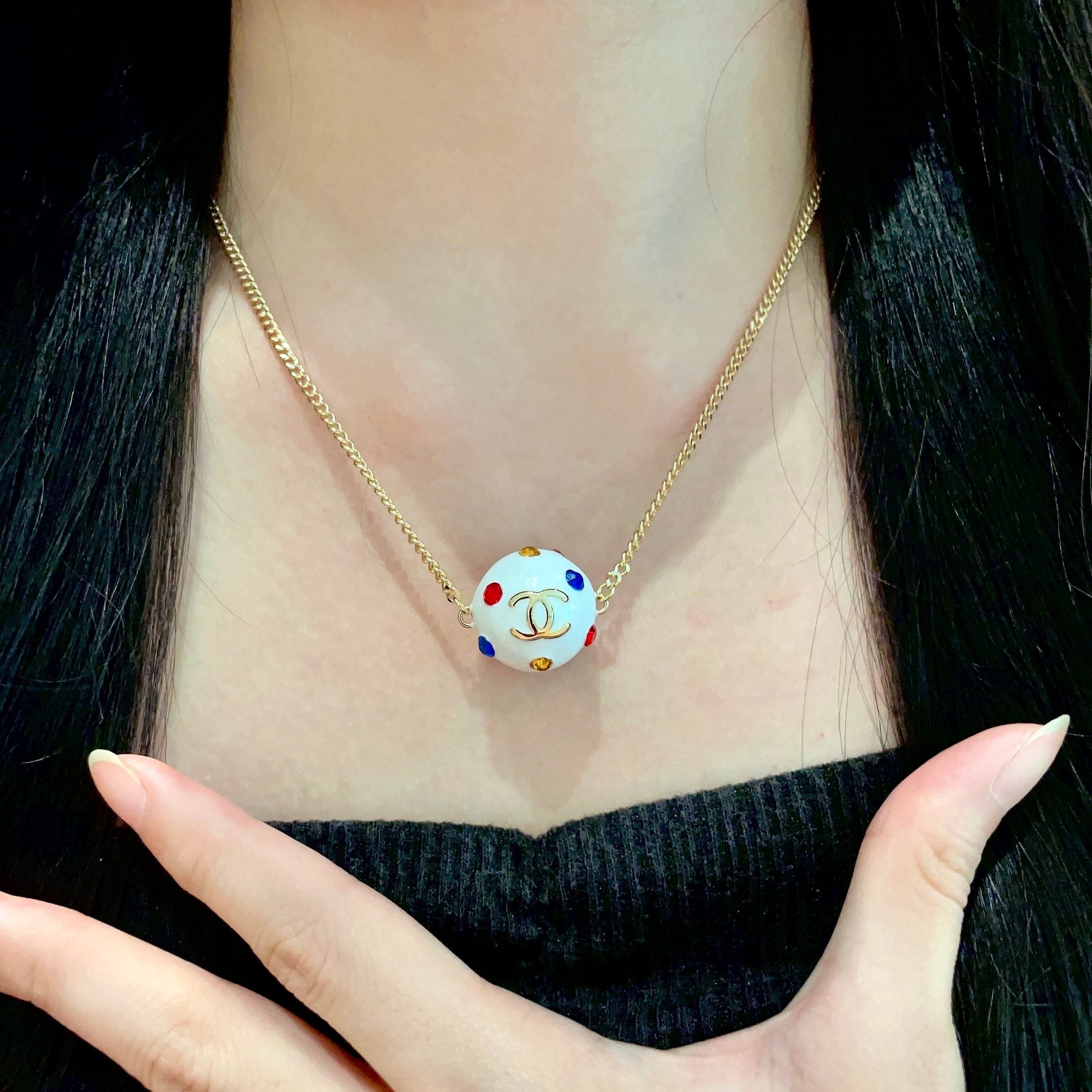 CHANEL 26S DOUBLE C LOGO WHITE ENAMEL CRYSTAL BALL PENDANT NECKLACE IN GOLD METAL 629889