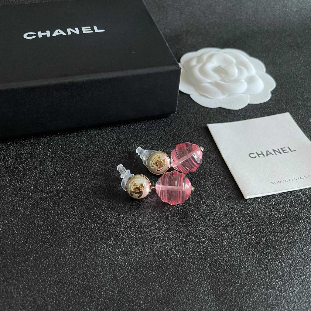 CHANEL 26S DOUBLE C LOGO PEARL STUD EARRINGS WITH PINK GLASS DROP IN GOLD METAL 629892