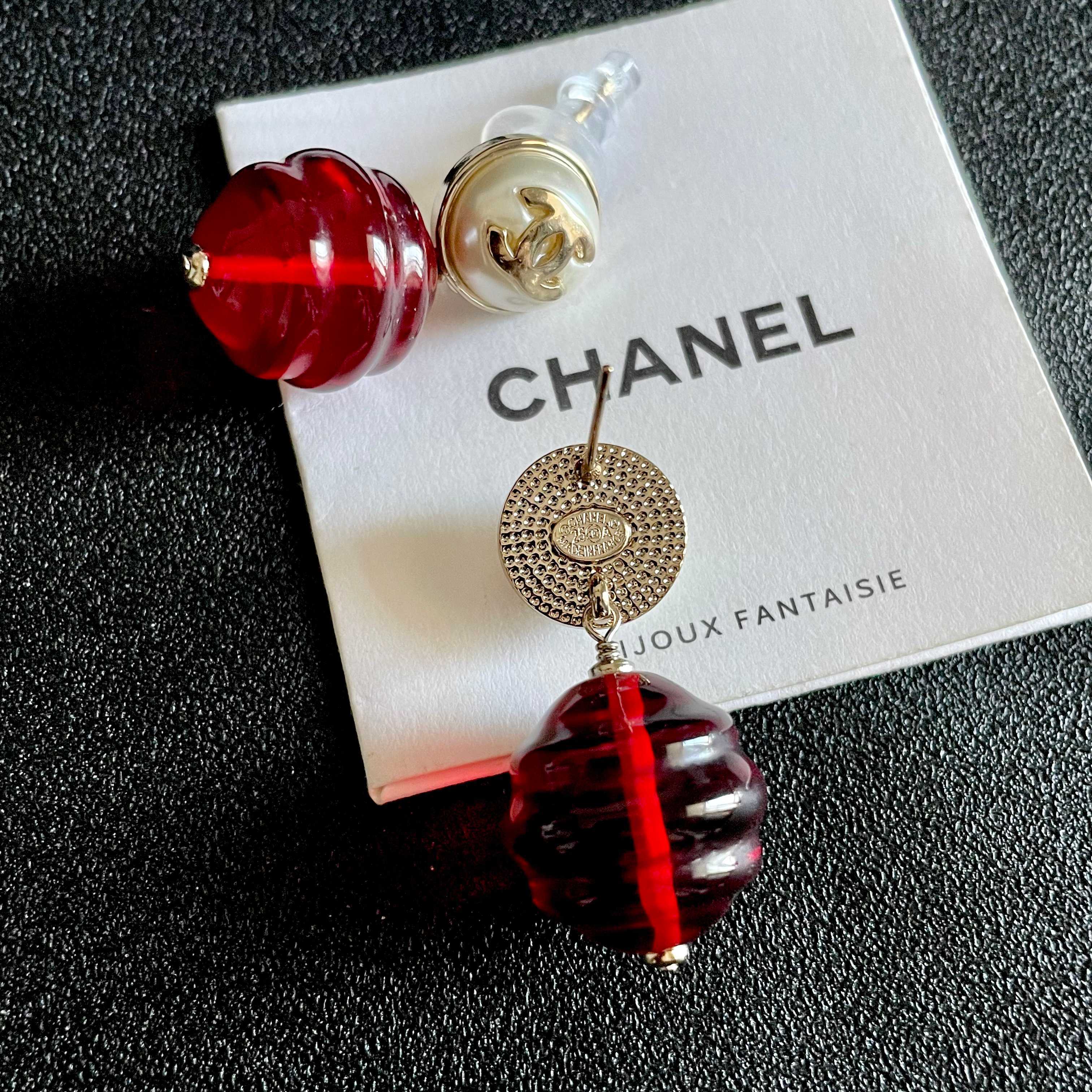 CHANEL 26S DOUBLE C LOGO PEARL STUD EARRINGS WITH RED GLASS DROP IN GOLD METAL 629893