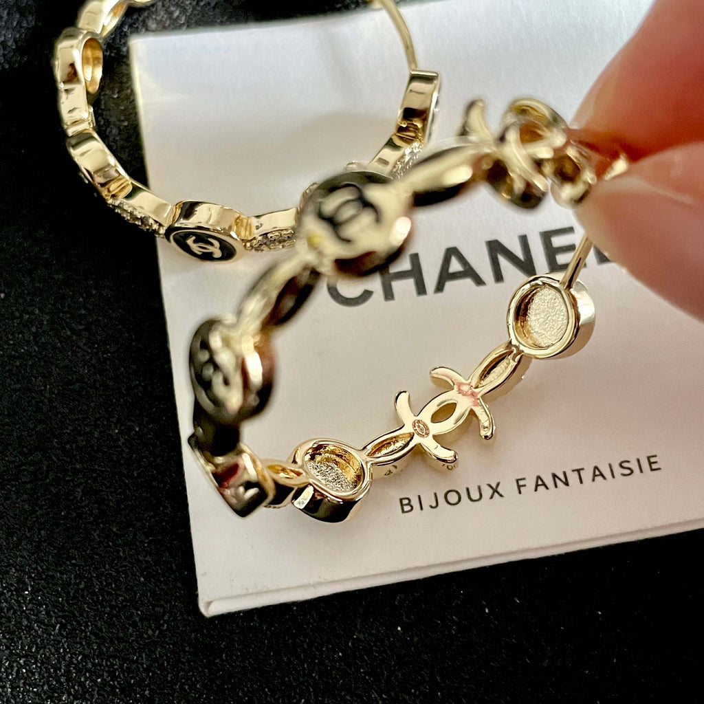 CHANEL 26S DOUBLE C LOGO BLACK ENAMEL & CRYSTAL LINK HOOP EARRINGS IN GOLD METAL 629897