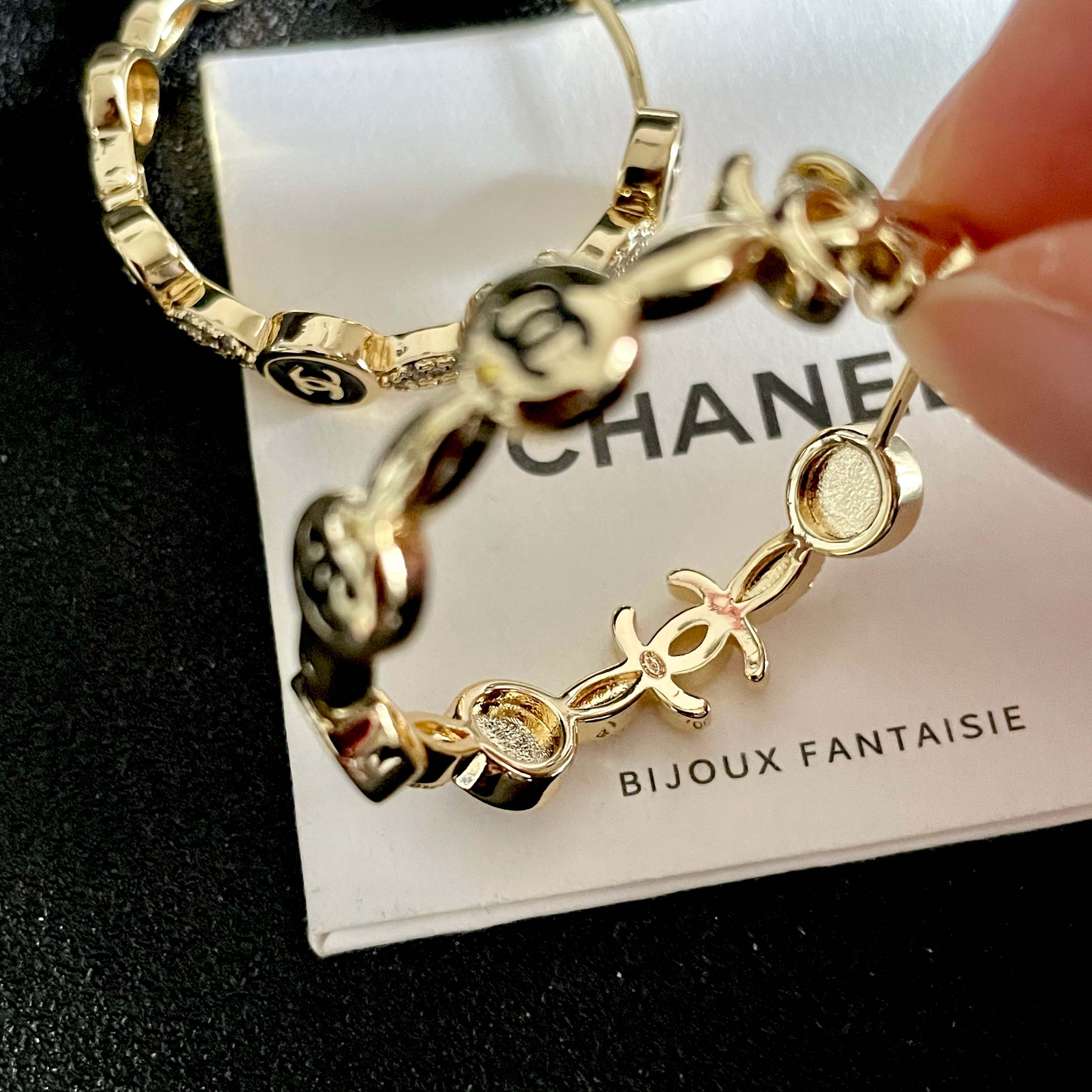 CHANEL 26S DOUBLE C LOGO BLACK ENAMEL & CRYSTAL LINK HOOP EARRINGS IN GOLD METAL 629897