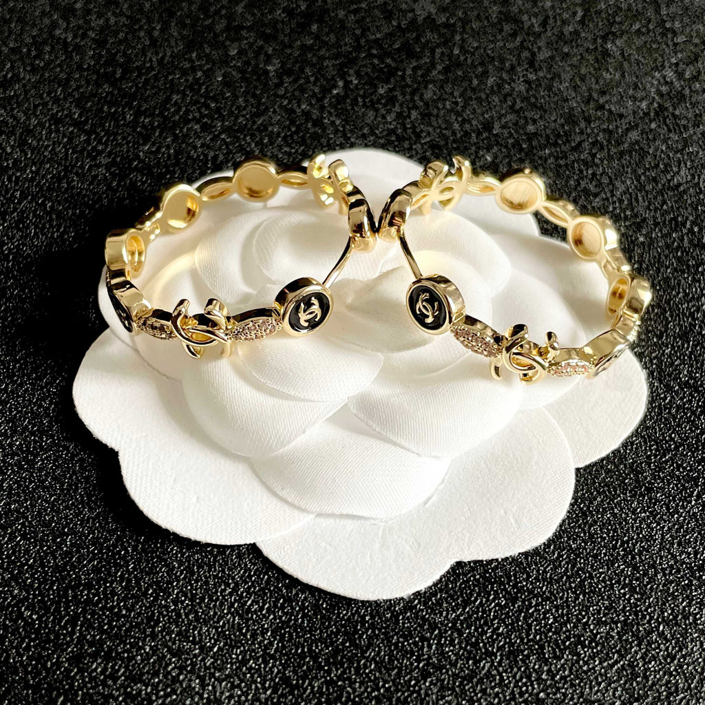 CHANEL 26S DOUBLE C LOGO BLACK ENAMEL & CRYSTAL LINK HOOP EARRINGS IN GOLD METAL 629897