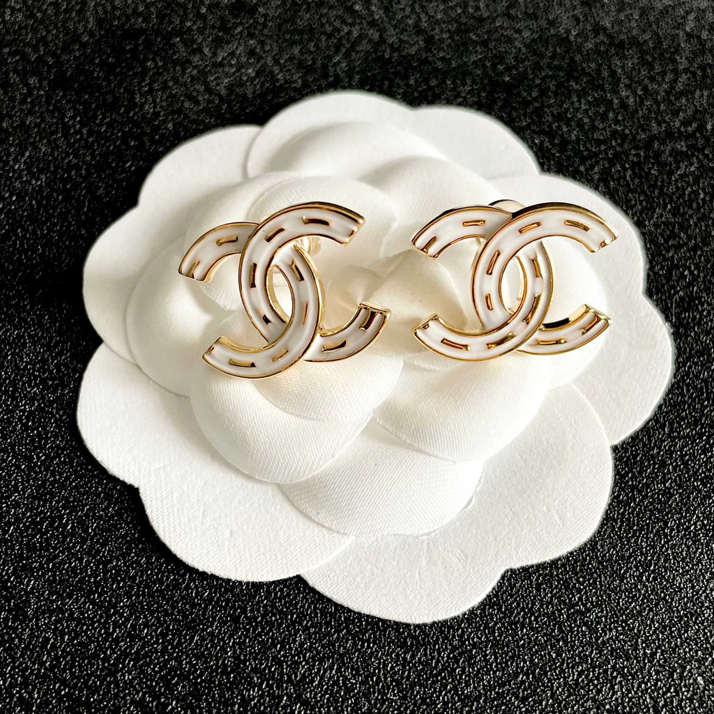 CHANEL 26S DOUBLE C LOGO WHITE ENAMEL STUD EARRINGS IN GOLD METAL 629903