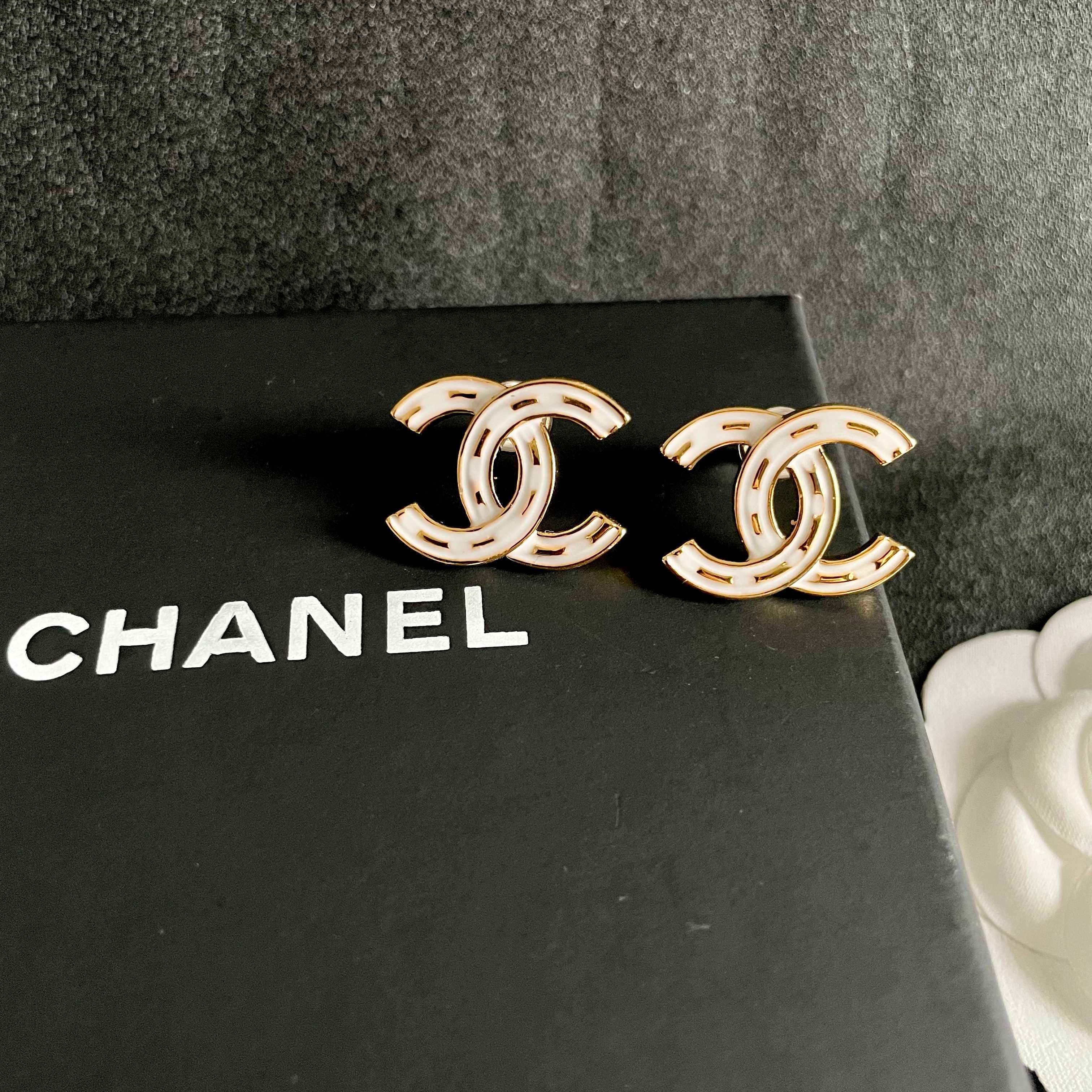 CHANEL 26S DOUBLE C LOGO WHITE ENAMEL STUD EARRINGS IN GOLD METAL 629903