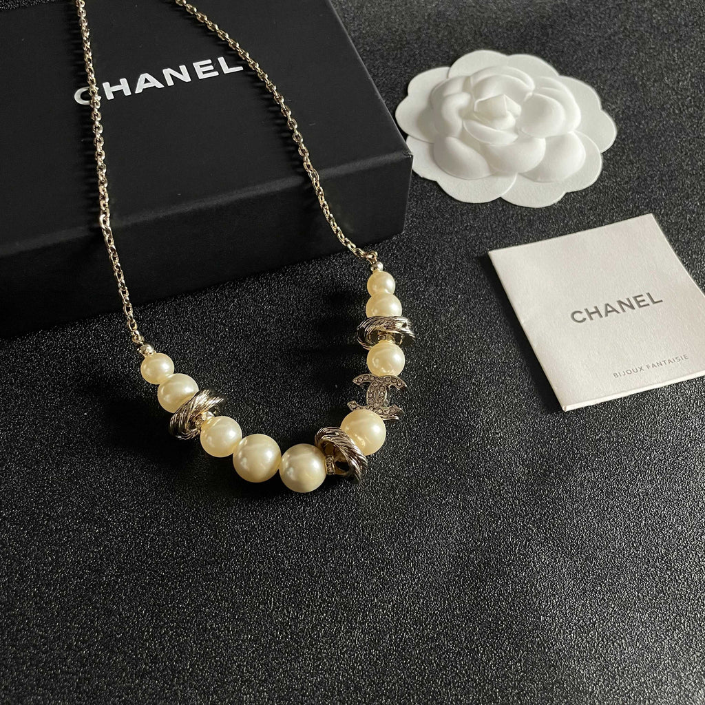 CHANEL 26S DOUBLE C LOGO PEARL BEADED BRACELET WITH CRYSTAL DETAIL IN GOLD METAL 631014