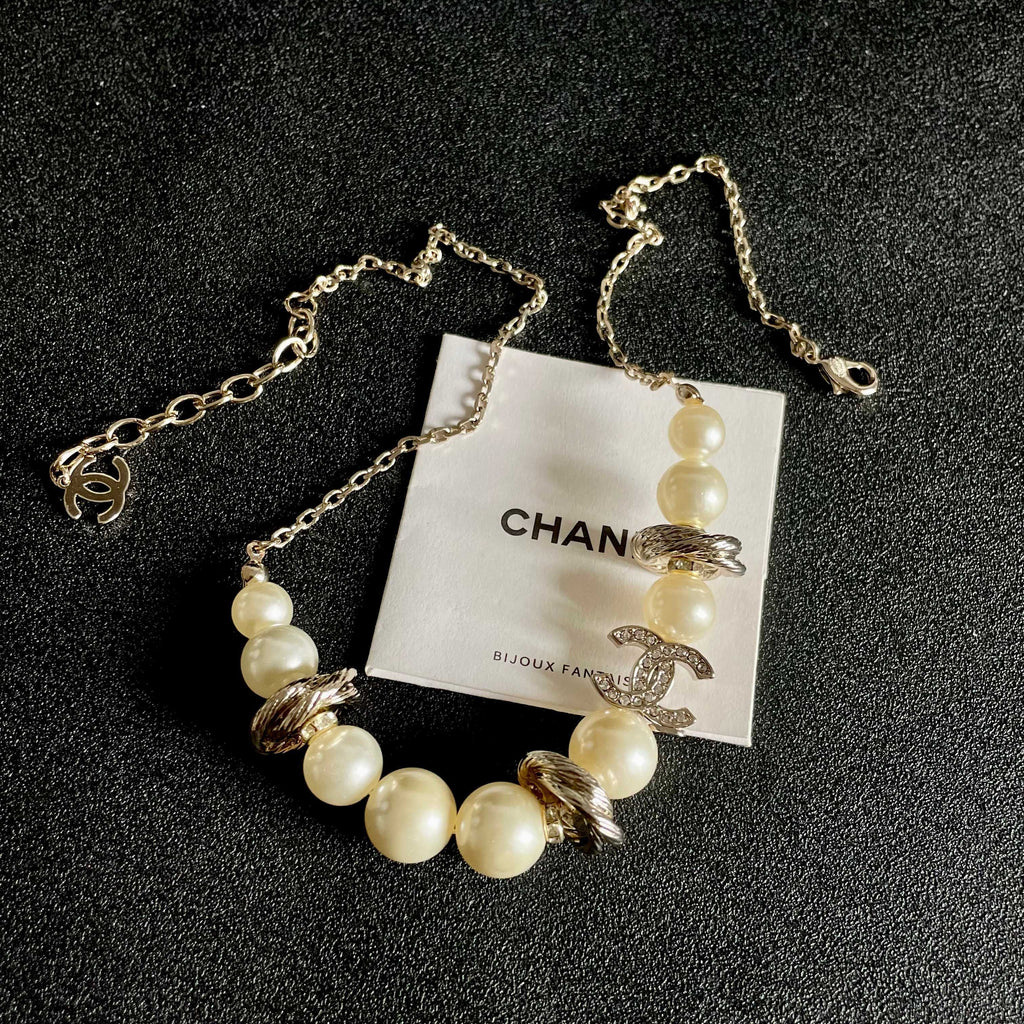 CHANEL 26S DOUBLE C LOGO PEARL BEADED BRACELET WITH CRYSTAL DETAIL IN GOLD METAL 631014