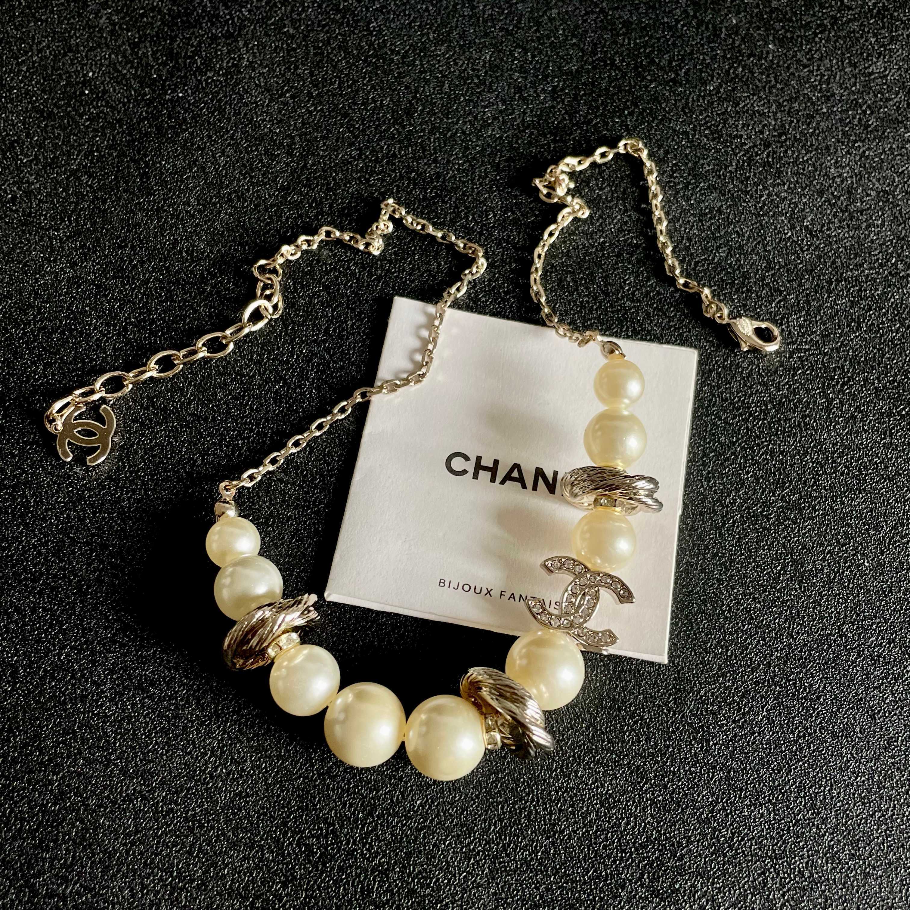 CHANEL 26S DOUBLE C LOGO PEARL BEADED BRACELET WITH CRYSTAL DETAIL IN GOLD METAL 631014