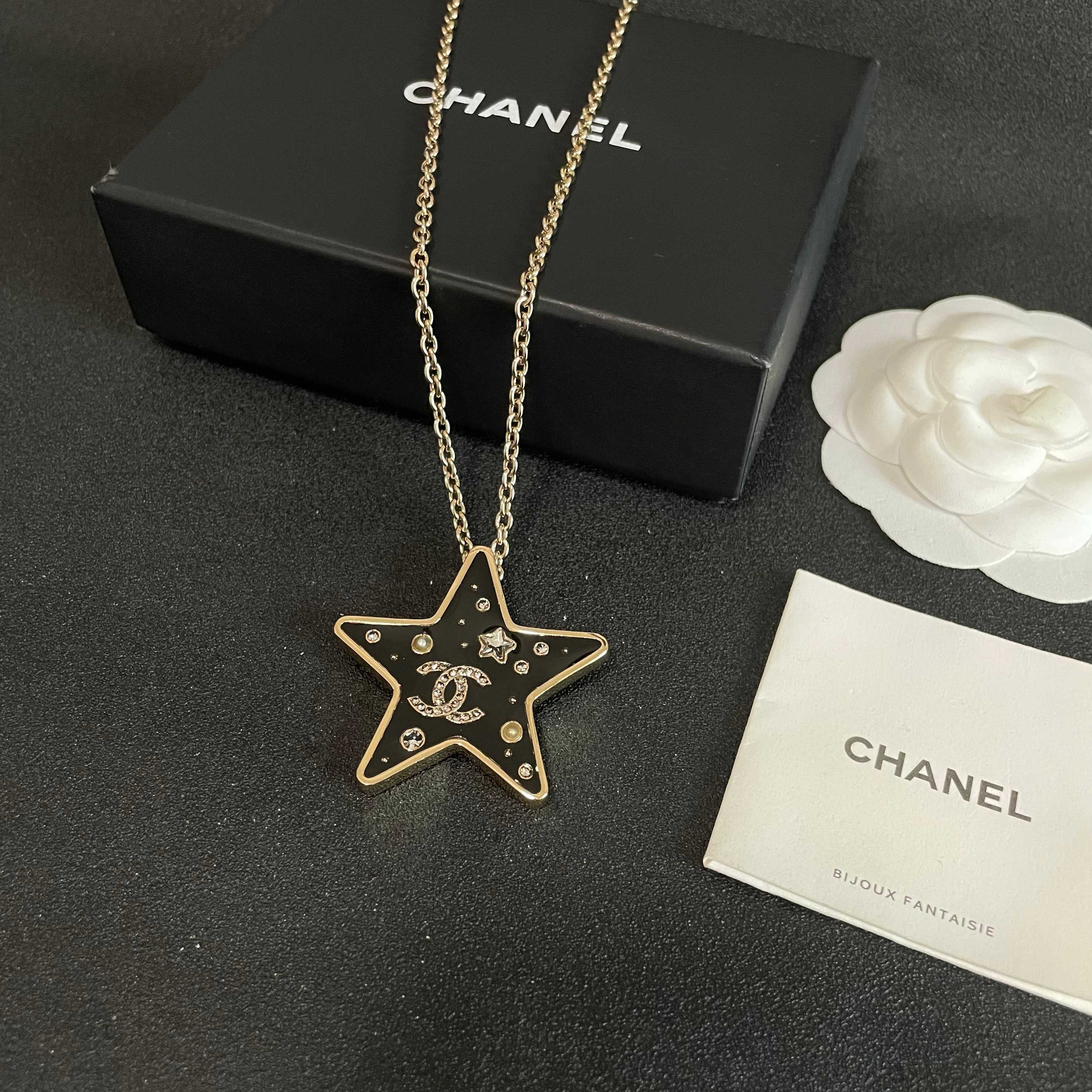 CHANEL 26S DOUBLE C LOGO BLACK ENAMEL STAR PENDANT NECKLACE WITH CRYSTAL DETAIL IN GOLD METAL 631015