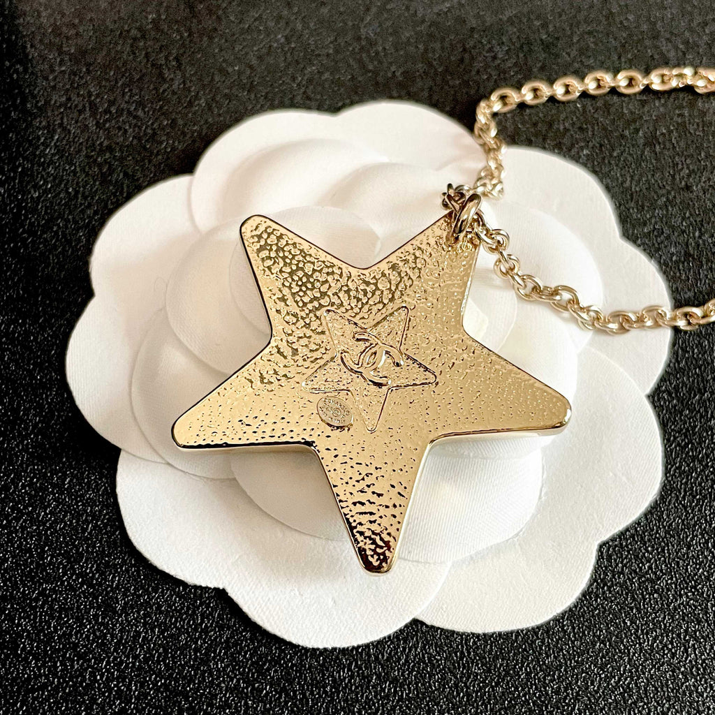 CHANEL 26S DOUBLE C LOGO BLACK ENAMEL STAR PENDANT NECKLACE WITH CRYSTAL DETAIL IN GOLD METAL 631015