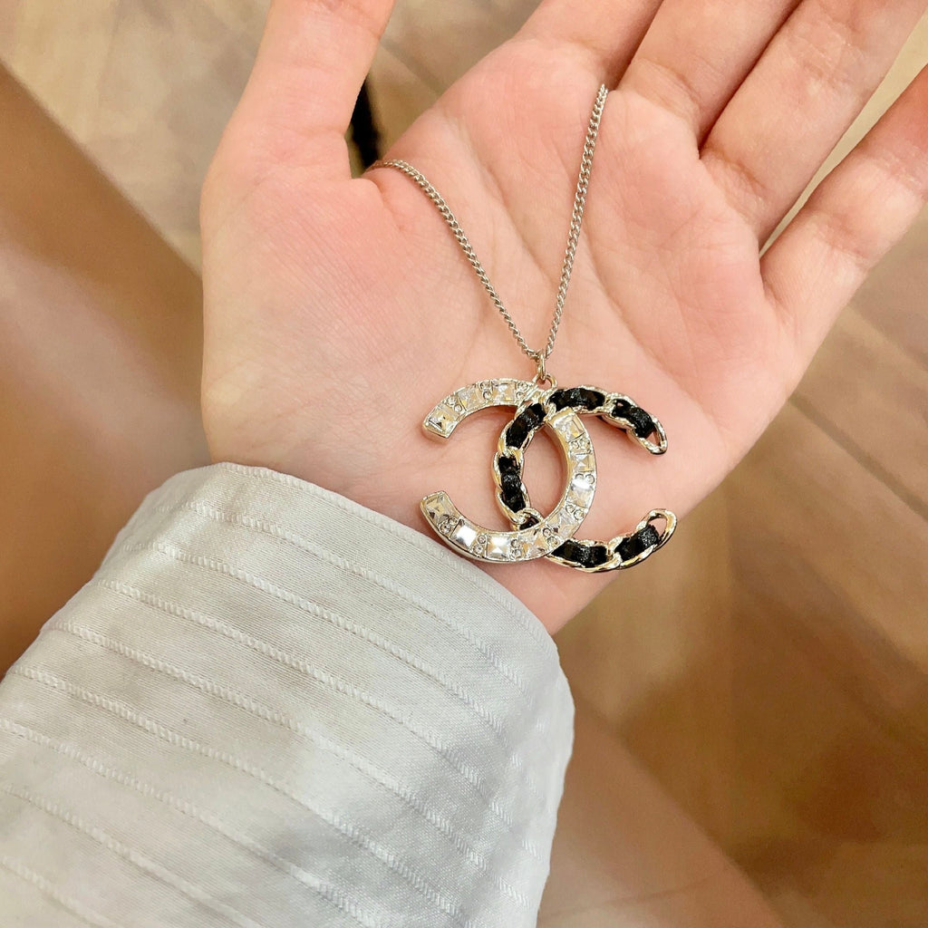 CHANEL 26S DOUBLE C LOGO CRYSTAL & BLACK ENAMEL CHAIN PENDANT NECKLACE IN SILVER METAL 631017