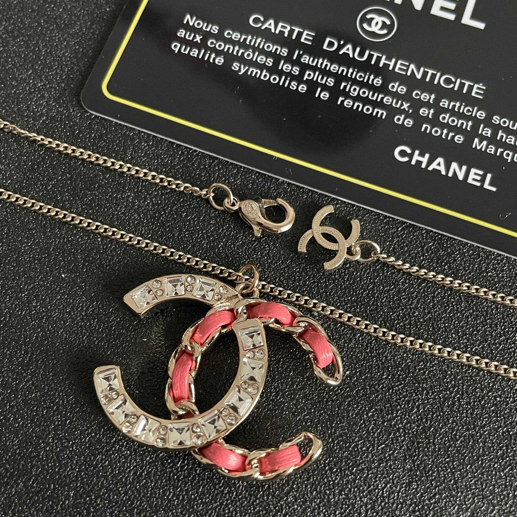 CHANEL 26S DOUBLE C LOGO CRYSTAL & PINK ENAMEL CHAIN PENDANT NECKLACE IN GOLD METAL 631018
