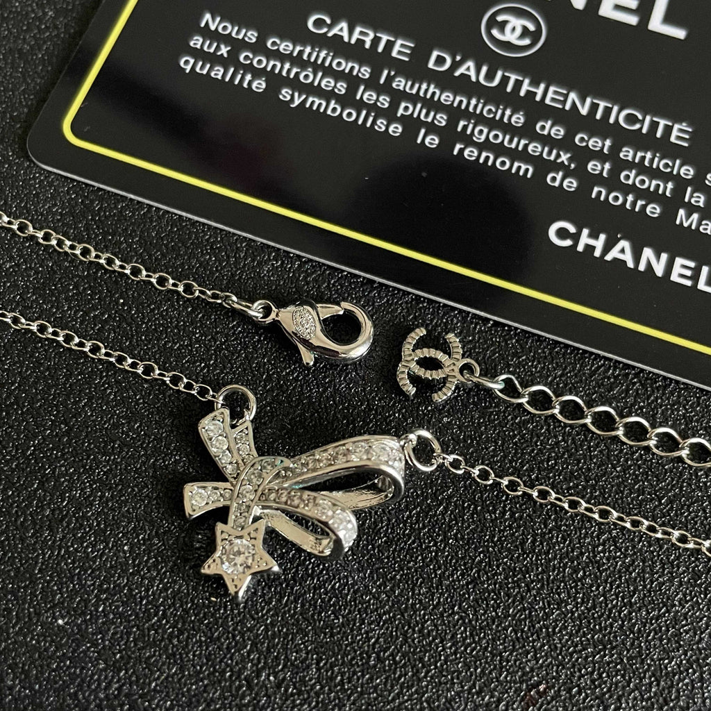 CHANEL 26S DOUBLE C LOGO CRYSTAL BOW & STAR PENDANT NECKLACE IN SILVER METAL 631019