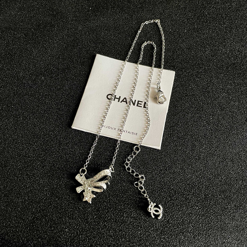 CHANEL 26S DOUBLE C LOGO CRYSTAL BOW & STAR PENDANT NECKLACE IN SILVER METAL 631019