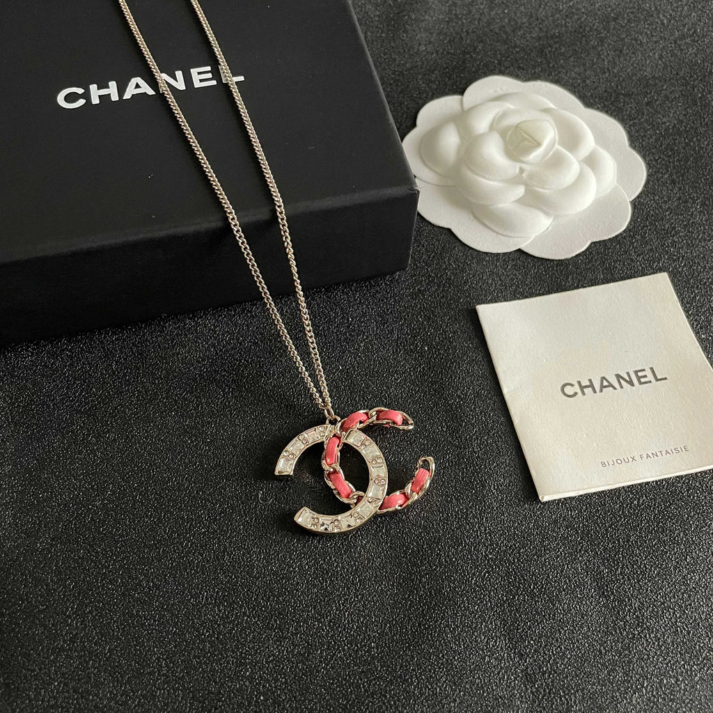 CHANEL 26S DOUBLE C LOGO CRYSTAL & PINK ENAMEL CHAIN PENDANT NECKLACE IN GOLD METAL 631018
