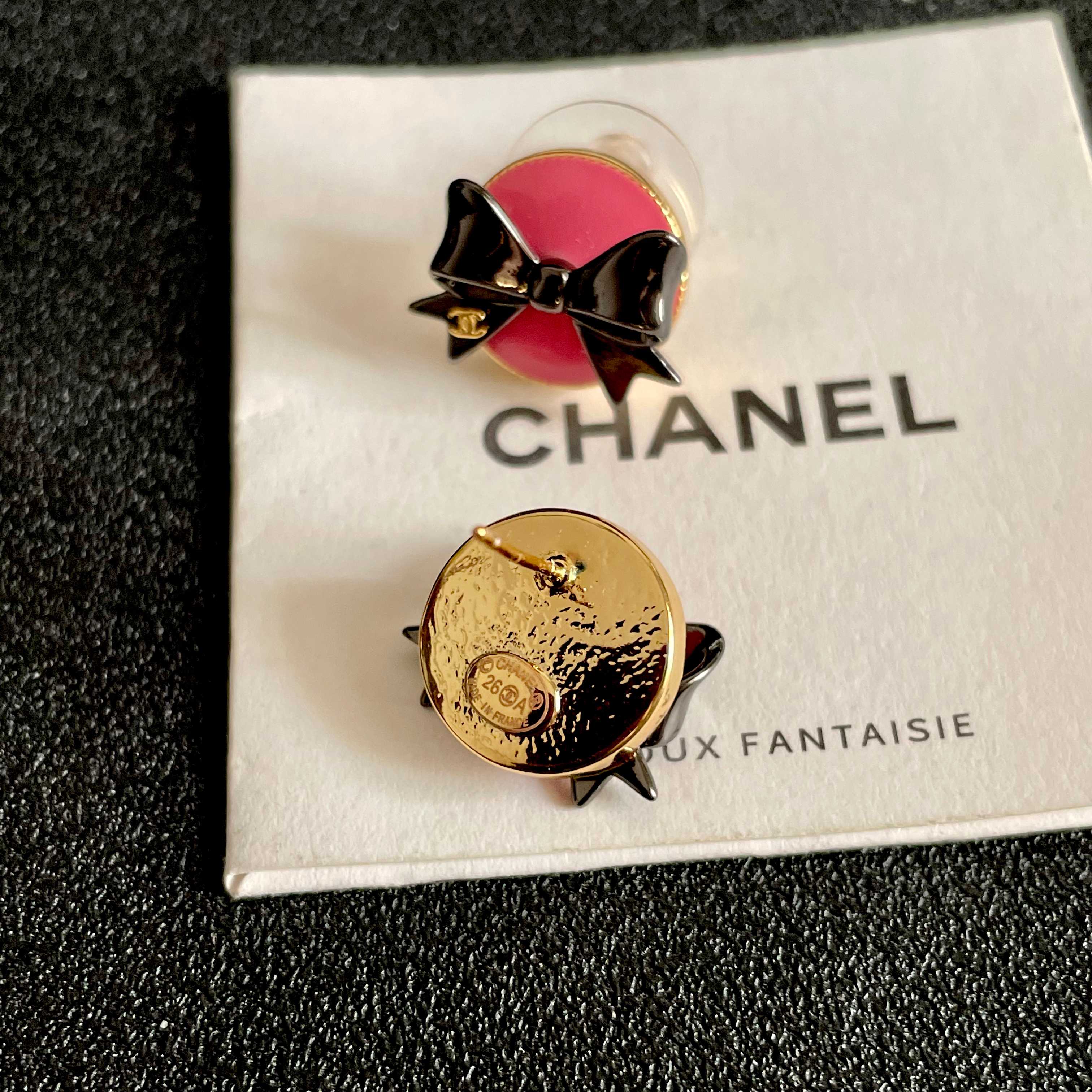 CHANEL 26S DOUBLE C LOGO BLACK BOW PINK ENAMEL ROUND STUD EARRINGS IN GOLD METAL 631023