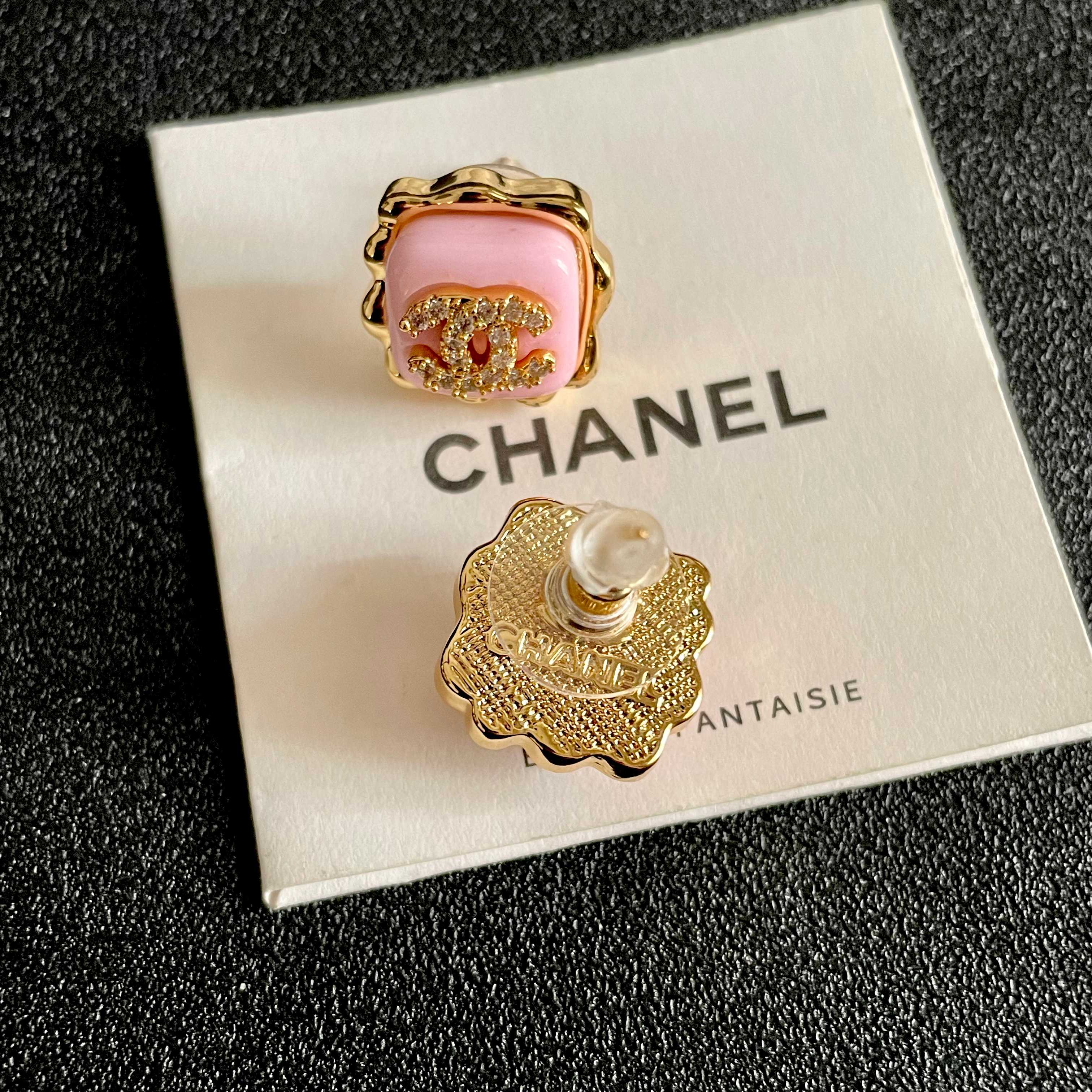 CHANEL 26S DOUBLE C LOGO PINK ENAMEL SQUARE STUD EARRINGS WITH CRYSTAL DETAIL IN GOLD METAL 631027