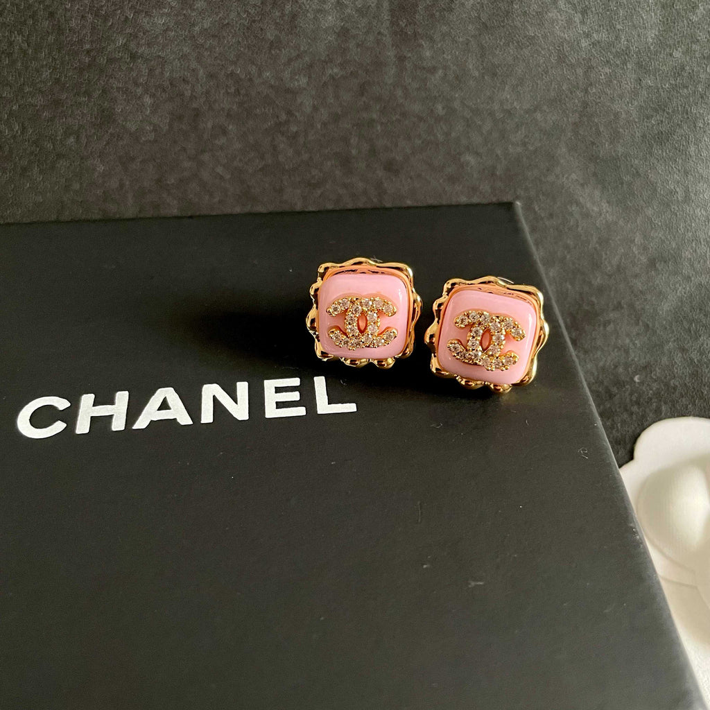 CHANEL 26S DOUBLE C LOGO PINK ENAMEL SQUARE STUD EARRINGS WITH CRYSTAL DETAIL IN GOLD METAL 631027