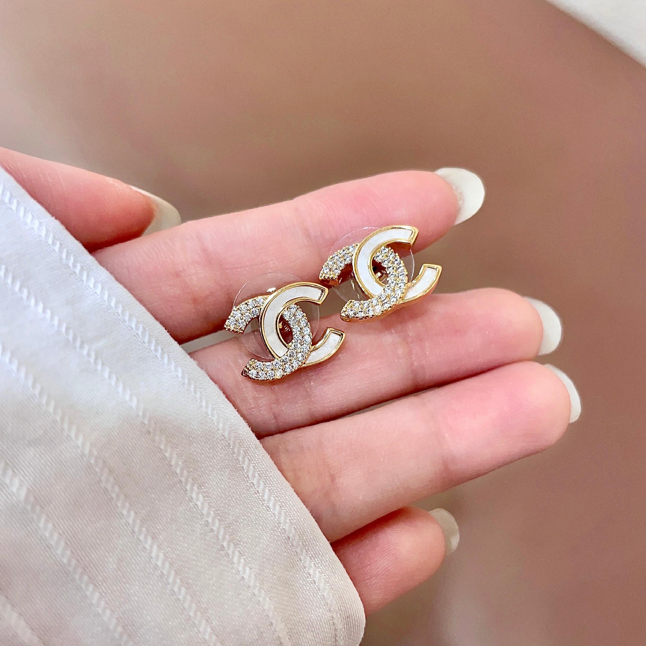 CHANEL 26S DOUBLE C LOGO IVORY ENAMEL & CRYSTAL ROUND STUD EARRINGS IN GOLD METAL 631029